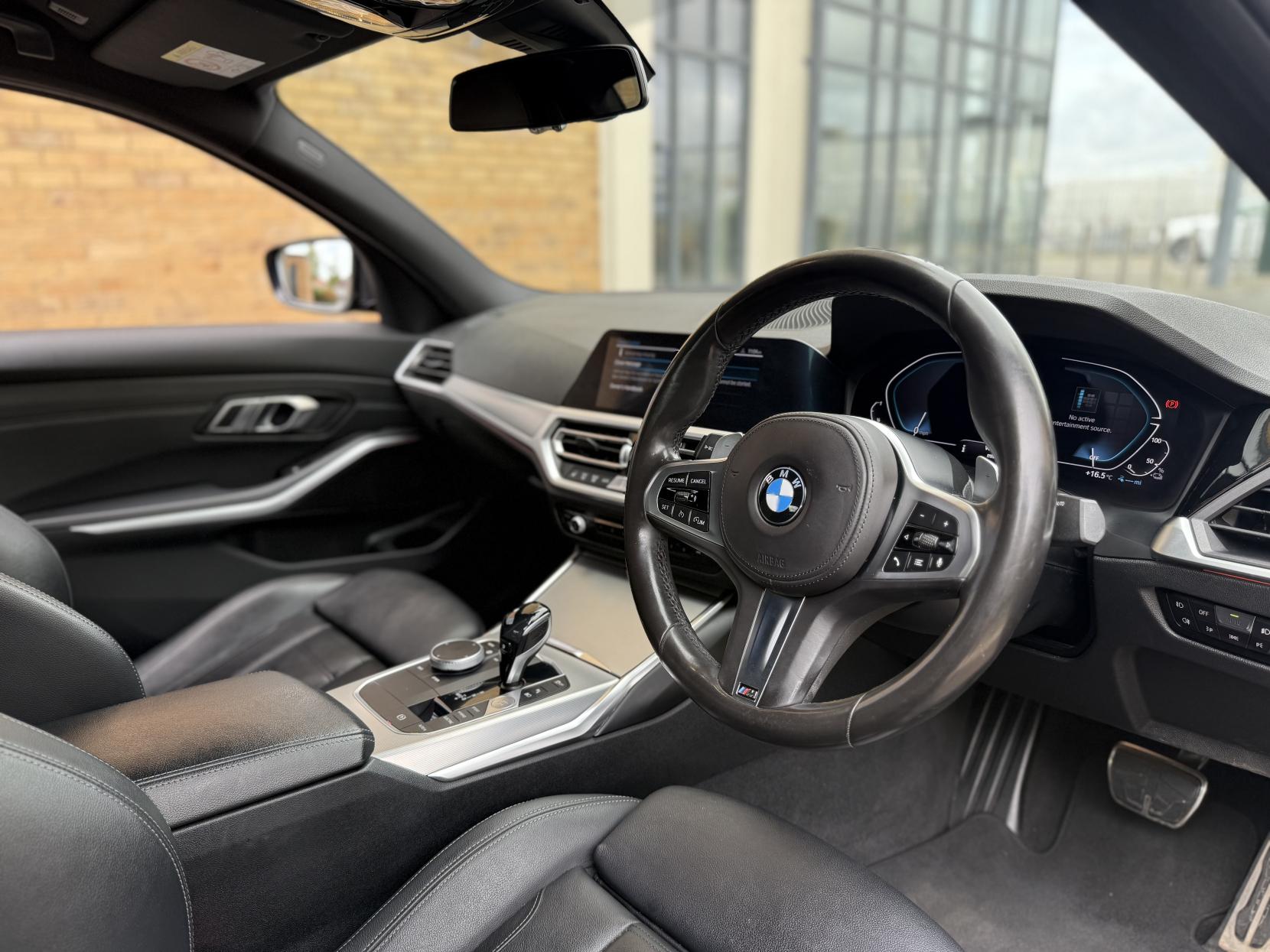 BMW 3 Series 2.0 330e 12kWh M Sport Saloon 4dr Petrol Plug-in Hybrid Auto Euro 6 (s/s) (292 ps)