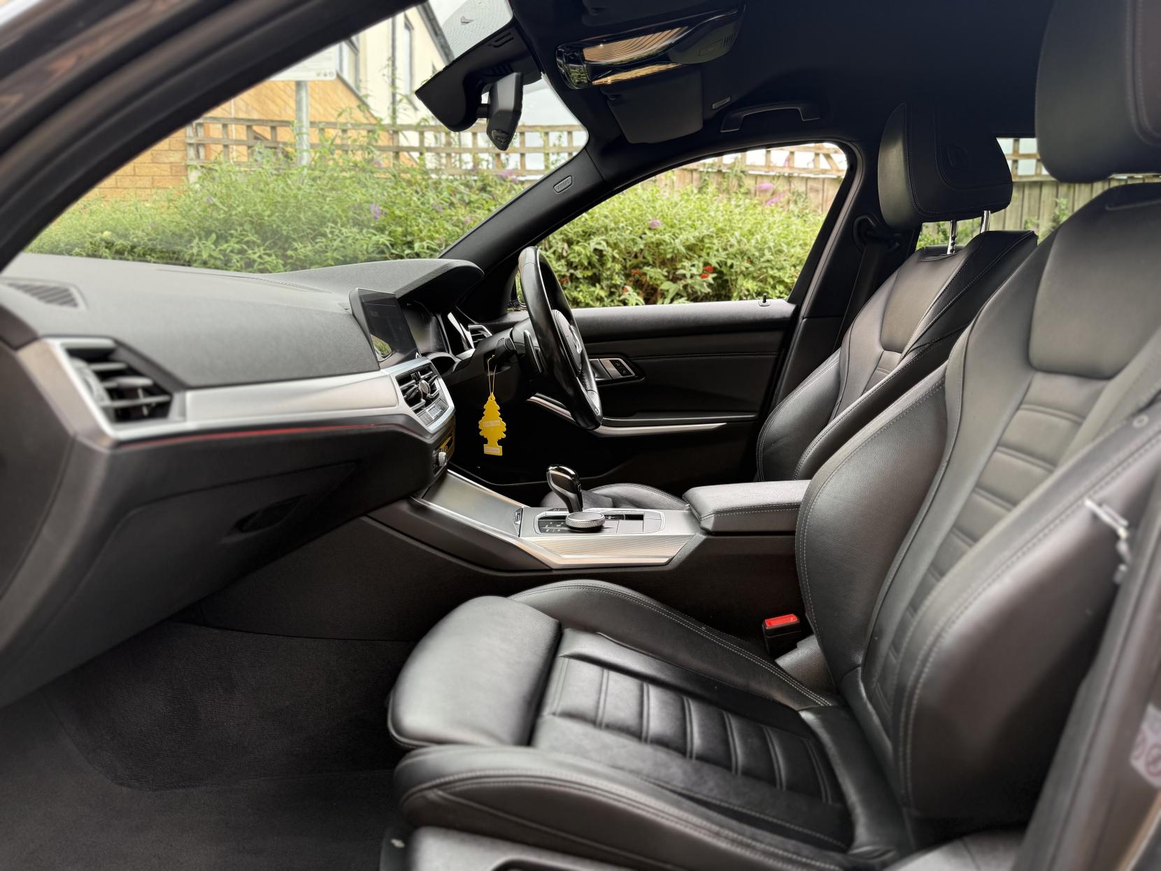 BMW 3 Series 2.0 330e 12kWh M Sport Saloon 4dr Petrol Plug-in Hybrid Auto Euro 6 (s/s) (292 ps)