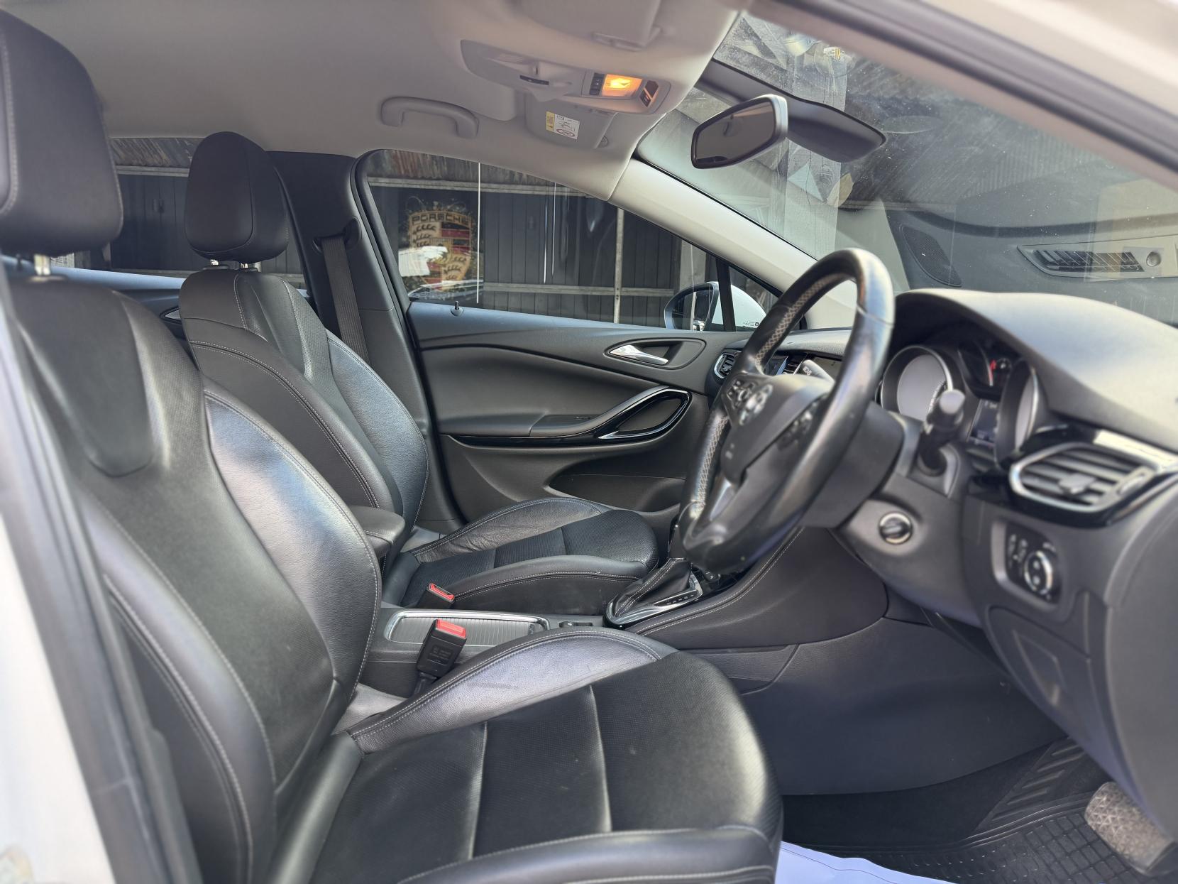 Vauxhall Astra 1.4i Turbo Elite Nav Hatchback 5dr Petrol Auto Euro 6 (s/s) (150 ps)