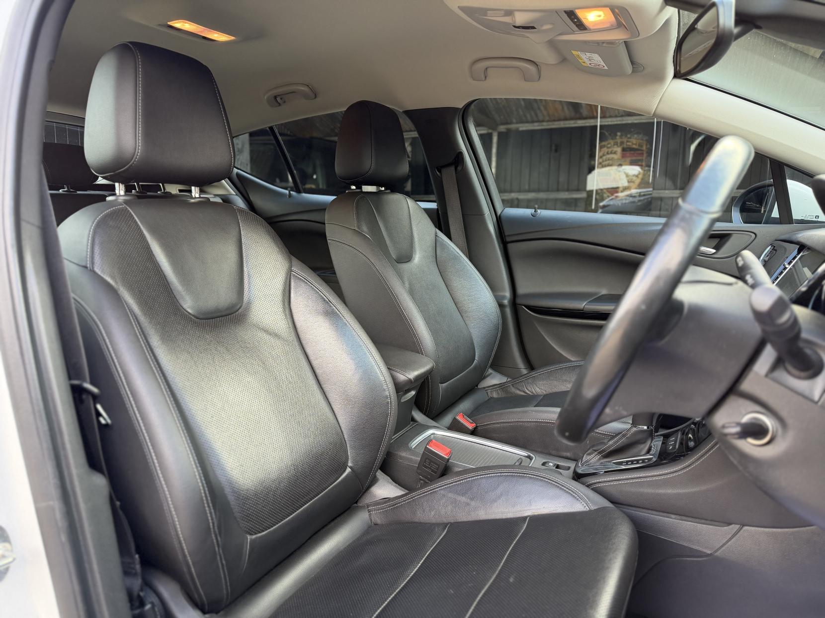 Vauxhall Astra 1.4i Turbo Elite Nav Hatchback 5dr Petrol Auto Euro 6 (s/s) (150 ps)