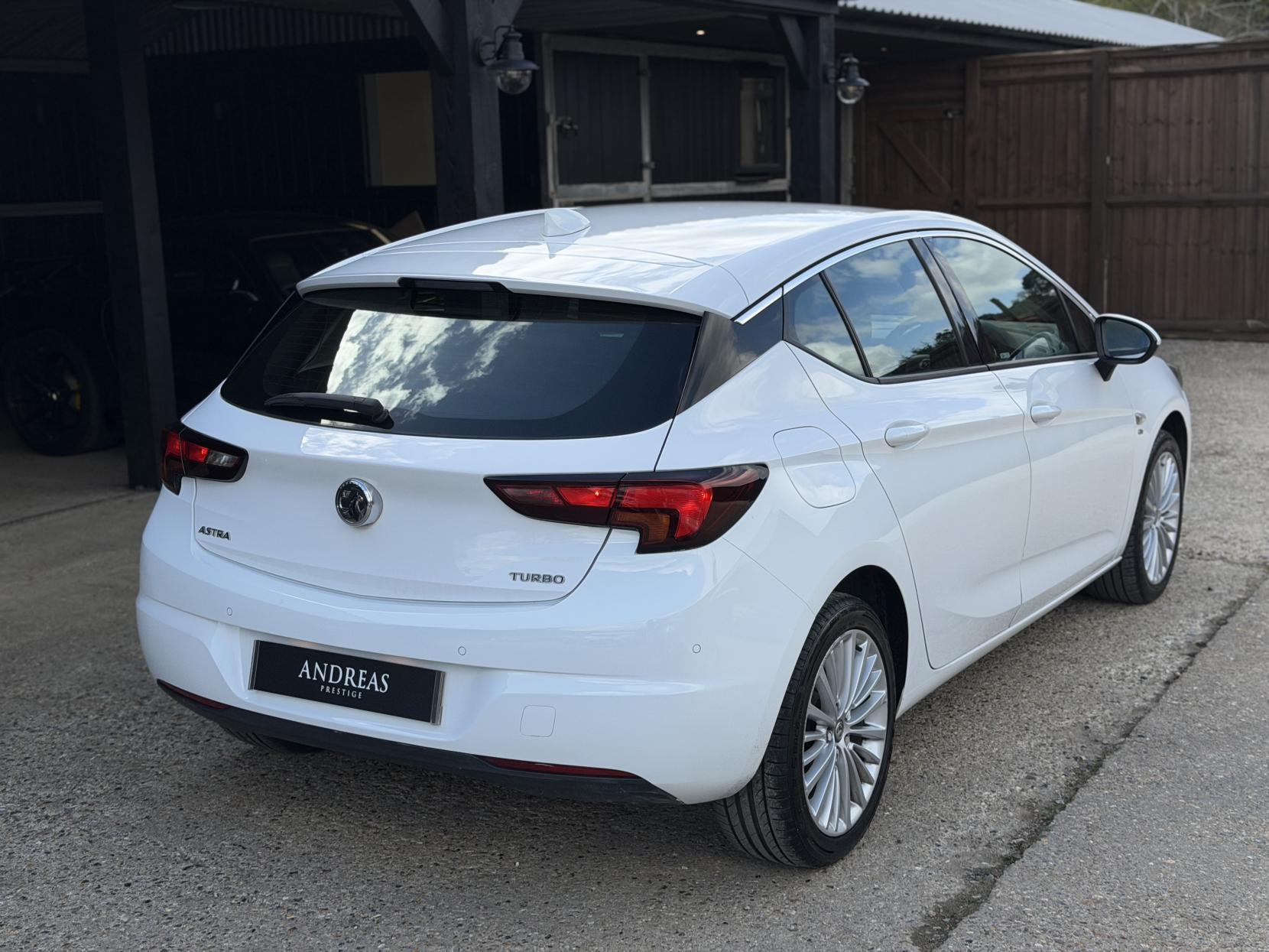 Vauxhall Astra 1.4i Turbo Elite Nav Hatchback 5dr Petrol Auto Euro 6 (s/s) (150 ps)