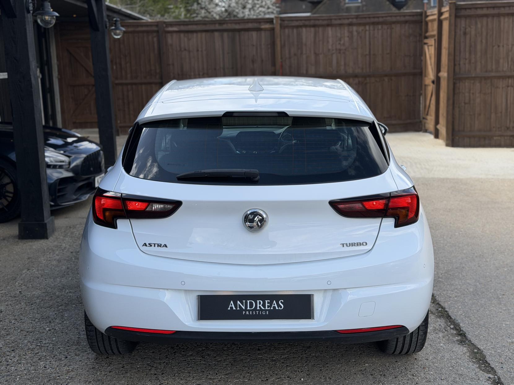Vauxhall Astra 1.4i Turbo Elite Nav Hatchback 5dr Petrol Auto Euro 6 (s/s) (150 ps)