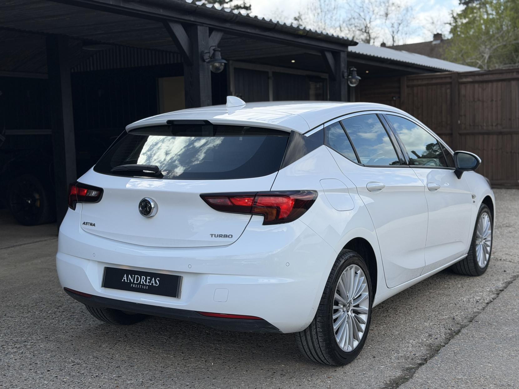 Vauxhall Astra 1.4i Turbo Elite Nav Hatchback 5dr Petrol Auto Euro 6 (s/s) (150 ps)
