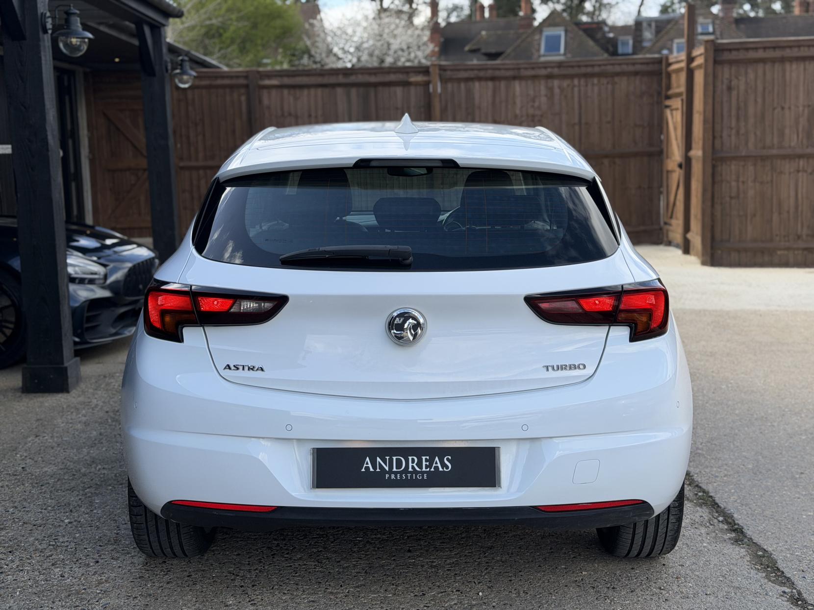 Vauxhall Astra 1.4i Turbo Elite Nav Hatchback 5dr Petrol Auto Euro 6 (s/s) (150 ps)
