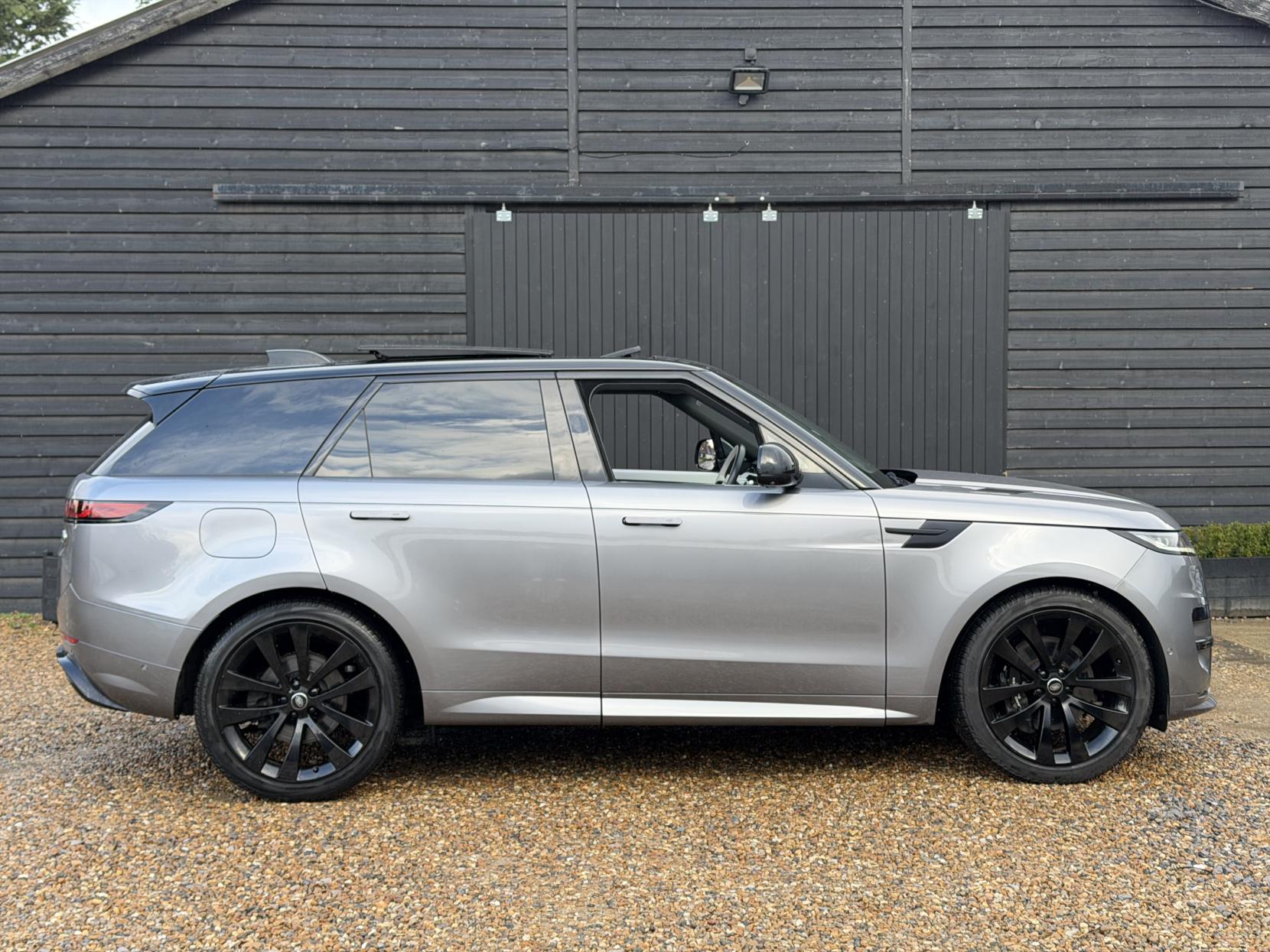 Land Rover Range Rover Sport 3.0 D300 MHEV Dynamic SE SUV 5dr Diesel Auto 4WD Euro 6 (s/s) (300 ps)