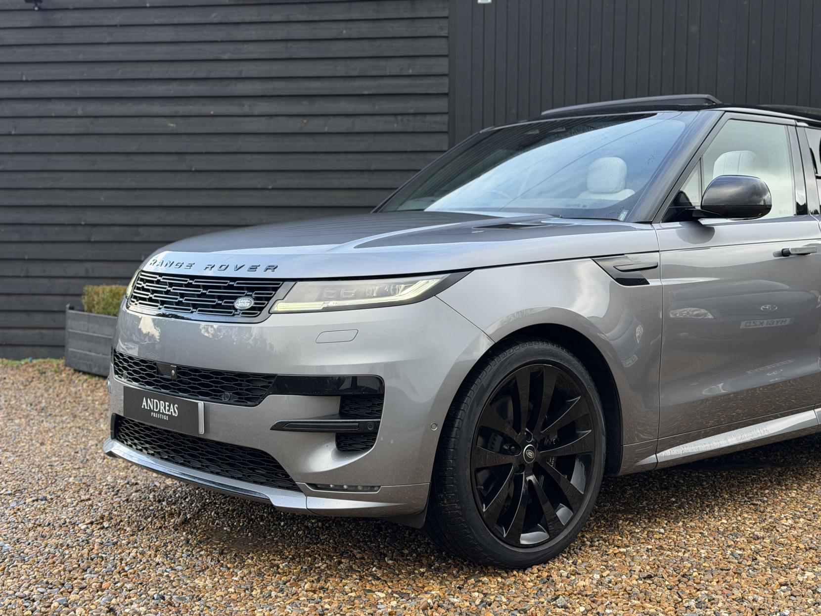 Land Rover Range Rover Sport 3.0 D300 MHEV Dynamic SE SUV 5dr Diesel Auto 4WD Euro 6 (s/s) (300 ps)