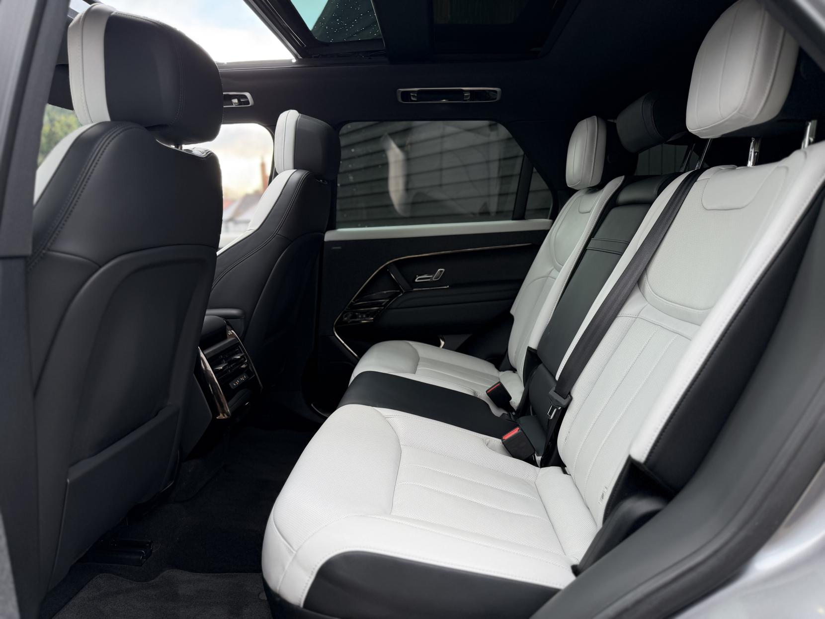 Land Rover Range Rover Sport 3.0 D300 MHEV Dynamic SE SUV 5dr Diesel Auto 4WD Euro 6 (s/s) (300 ps)