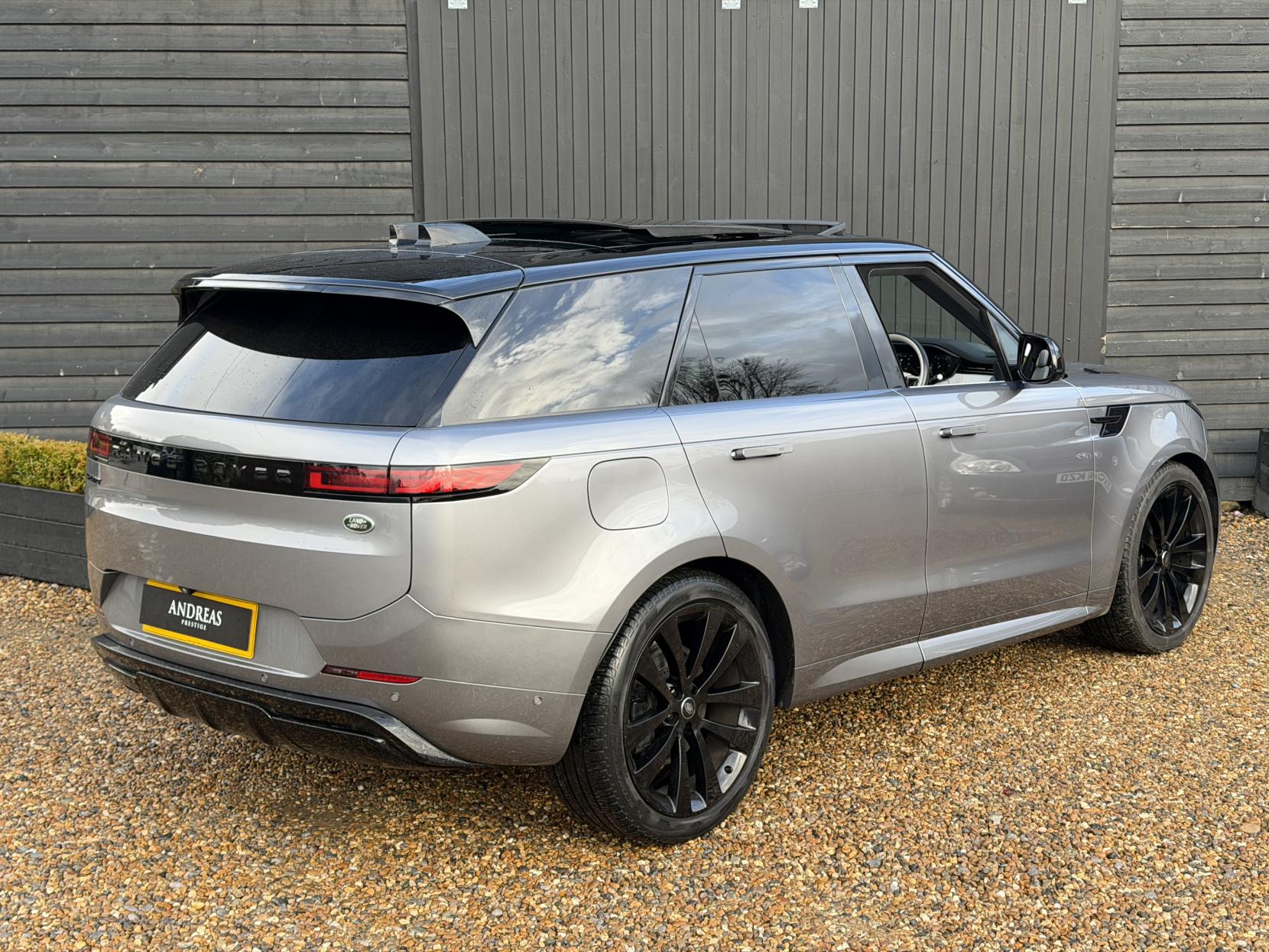 Land Rover Range Rover Sport 3.0 D300 MHEV Dynamic SE SUV 5dr Diesel Auto 4WD Euro 6 (s/s) (300 ps)