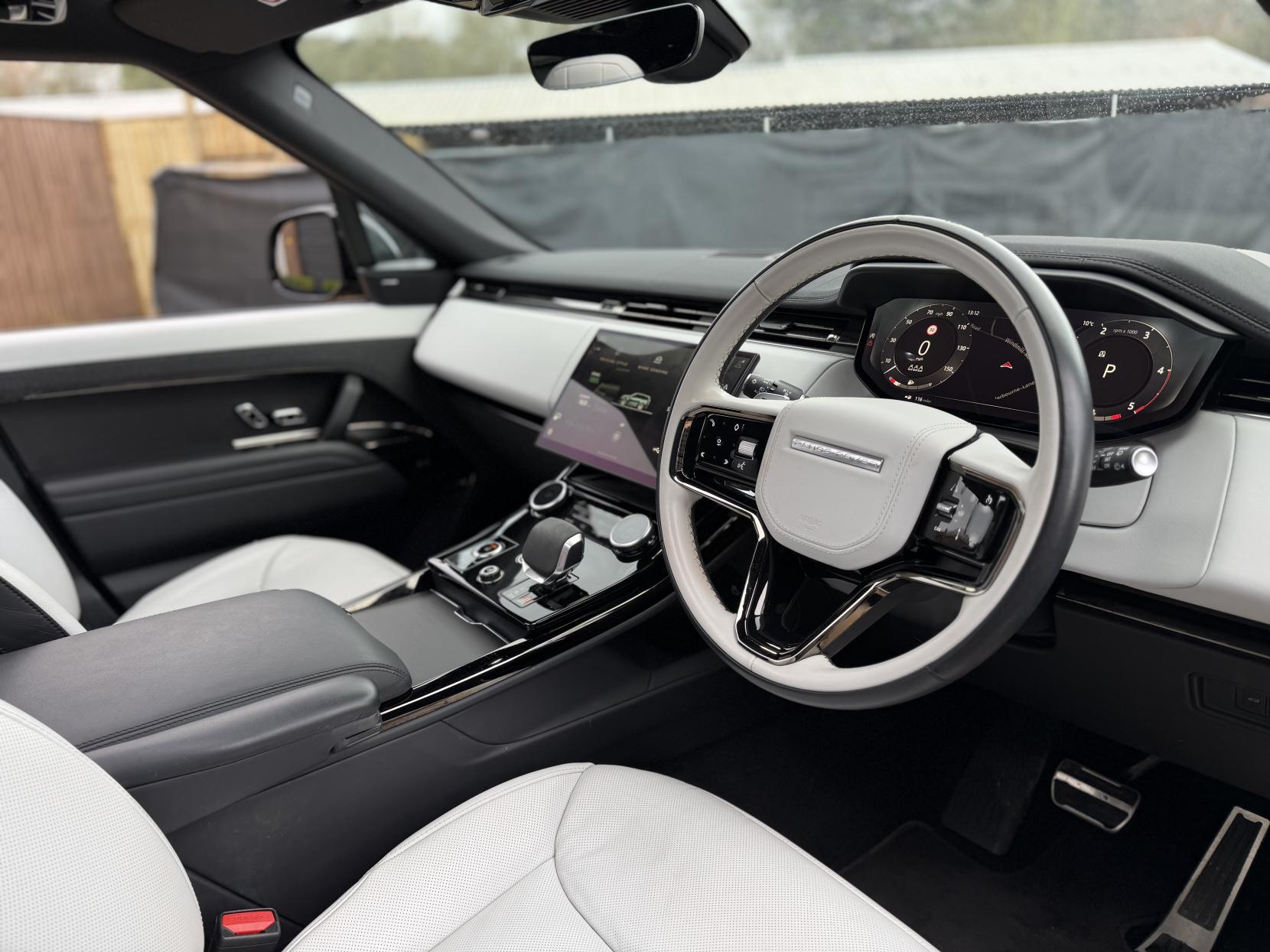 Land Rover Range Rover Sport 3.0 D300 MHEV Dynamic SE SUV 5dr Diesel Auto 4WD Euro 6 (s/s) (300 ps)