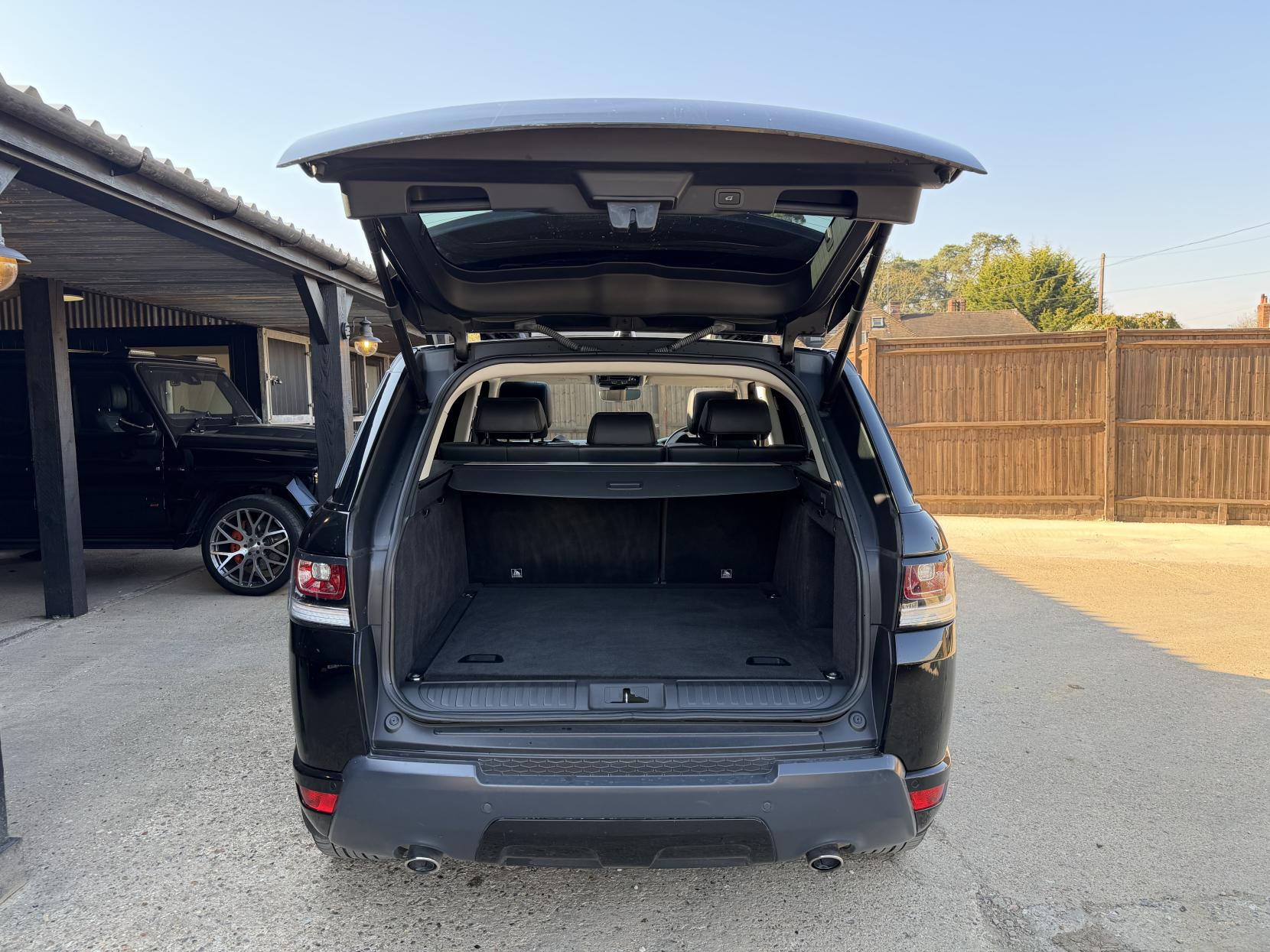 Land Rover Range Rover Sport 3.0 SD V6 HSE SUV 5dr Diesel Auto 4WD Euro 6 (s/s) (306 ps)