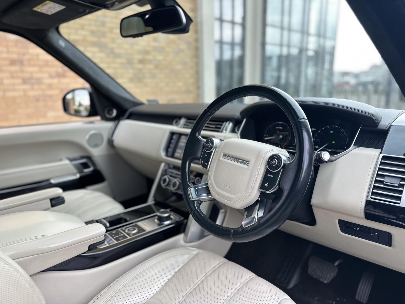 Land Rover Range Rover 4.4 SD V8 Autobiography SUV 5dr Diesel Auto 4WD Euro 5 (339 ps)
