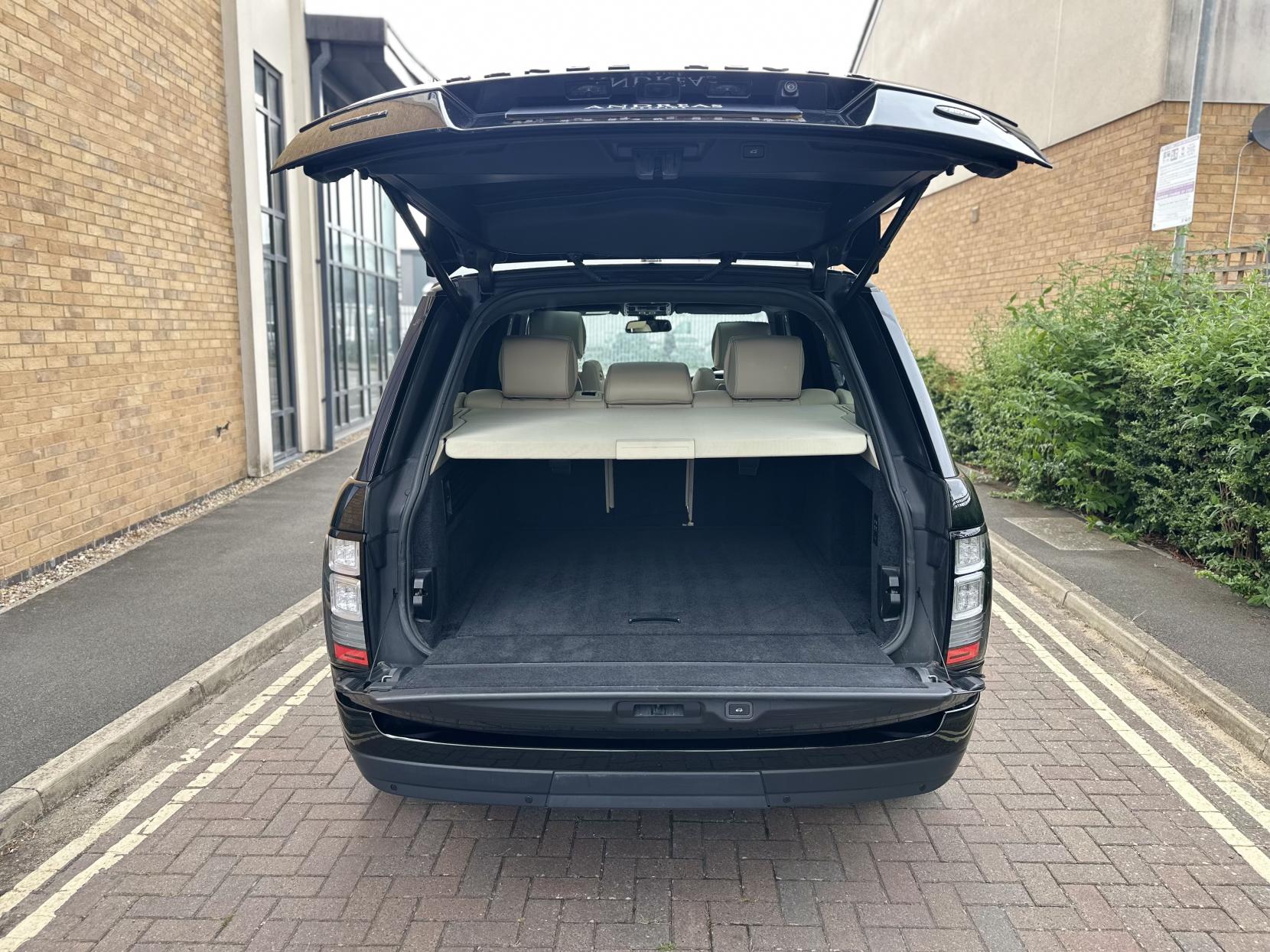 Land Rover Range Rover 4.4 SD V8 Autobiography SUV 5dr Diesel Auto 4WD Euro 5 (339 ps)