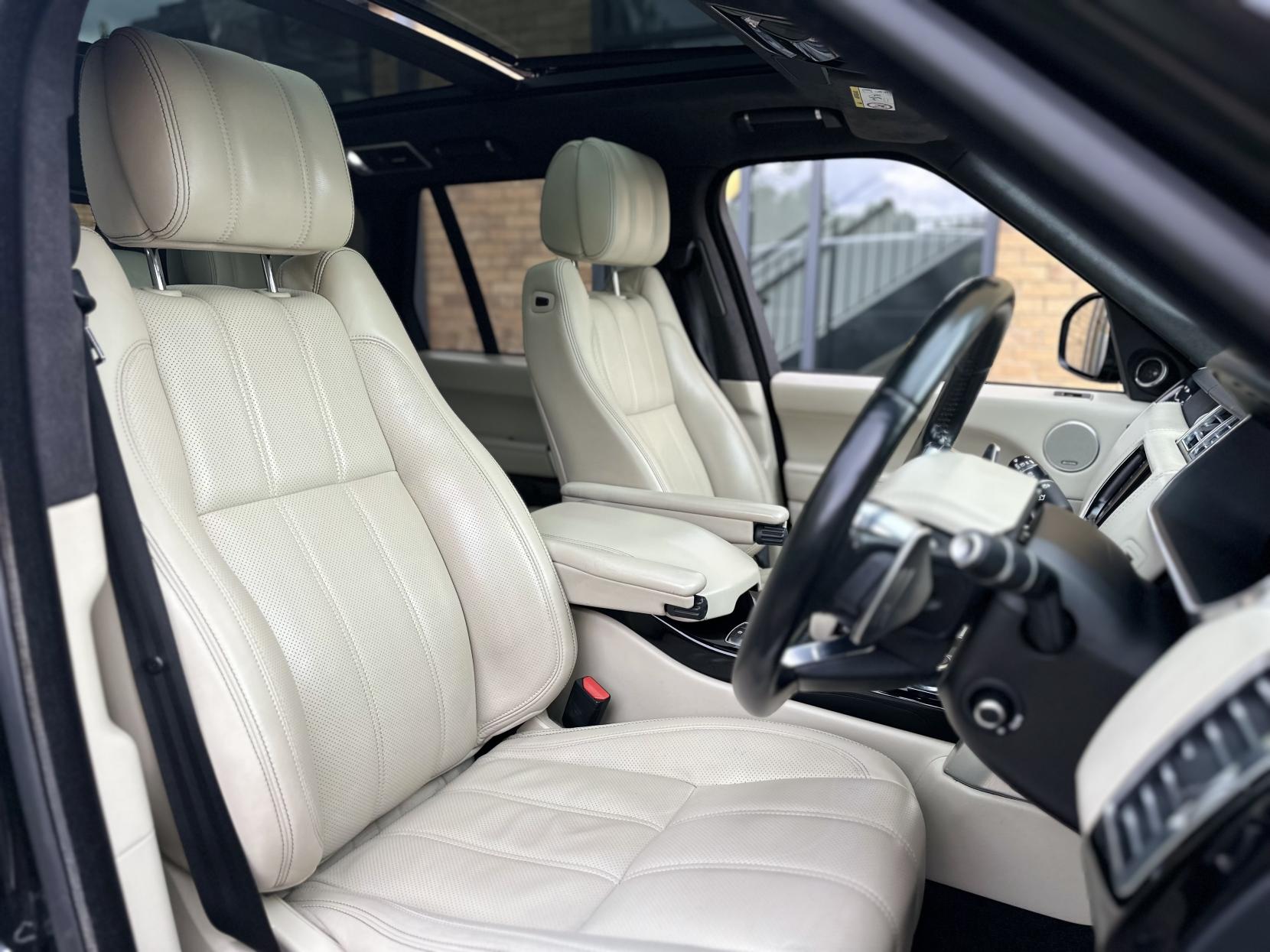 Land Rover Range Rover 4.4 SD V8 Autobiography SUV 5dr Diesel Auto 4WD Euro 5 (339 ps)