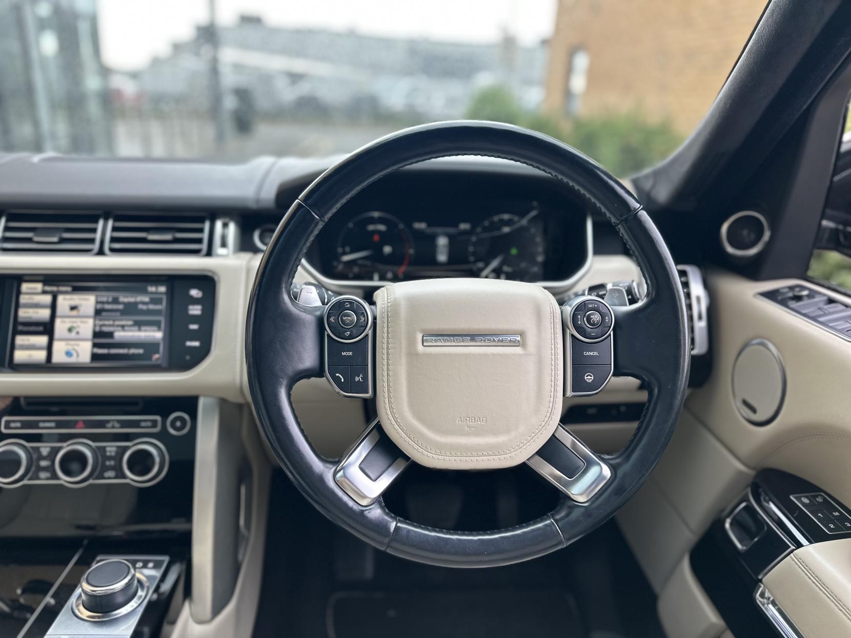 Land Rover Range Rover 4.4 SD V8 Autobiography SUV 5dr Diesel Auto 4WD Euro 5 (339 ps)