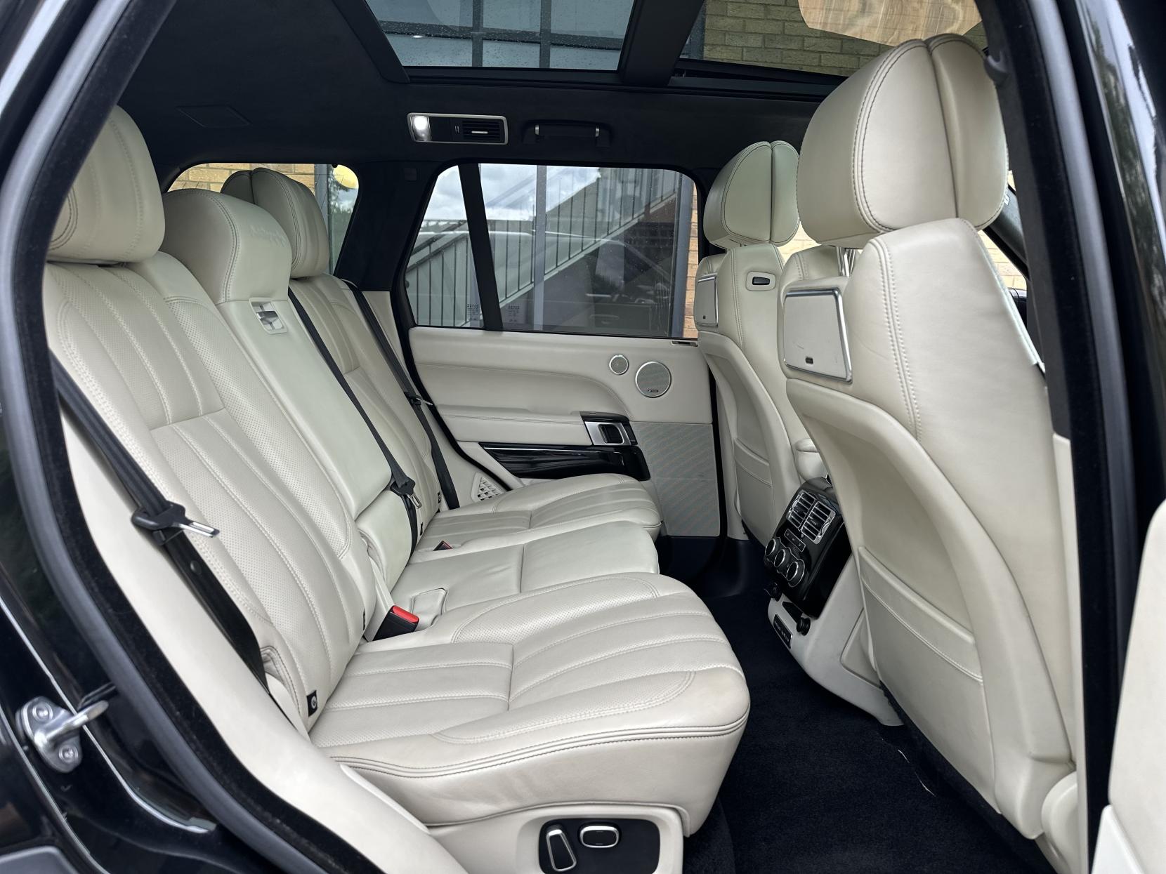 Land Rover Range Rover 4.4 SD V8 Autobiography SUV 5dr Diesel Auto 4WD Euro 5 (339 ps)