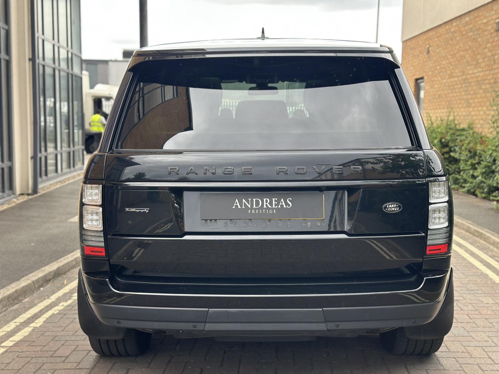 Land Rover Range Rover 4.4 SD V8 Autobiography SUV 5dr Diesel Auto 4WD Euro 5 (339 ps)