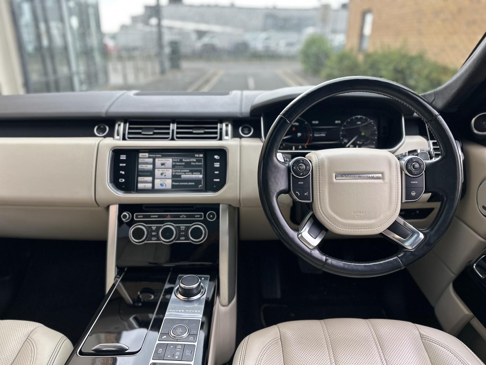 Land Rover Range Rover 4.4 SD V8 Autobiography SUV 5dr Diesel Auto 4WD Euro 5 (339 ps)