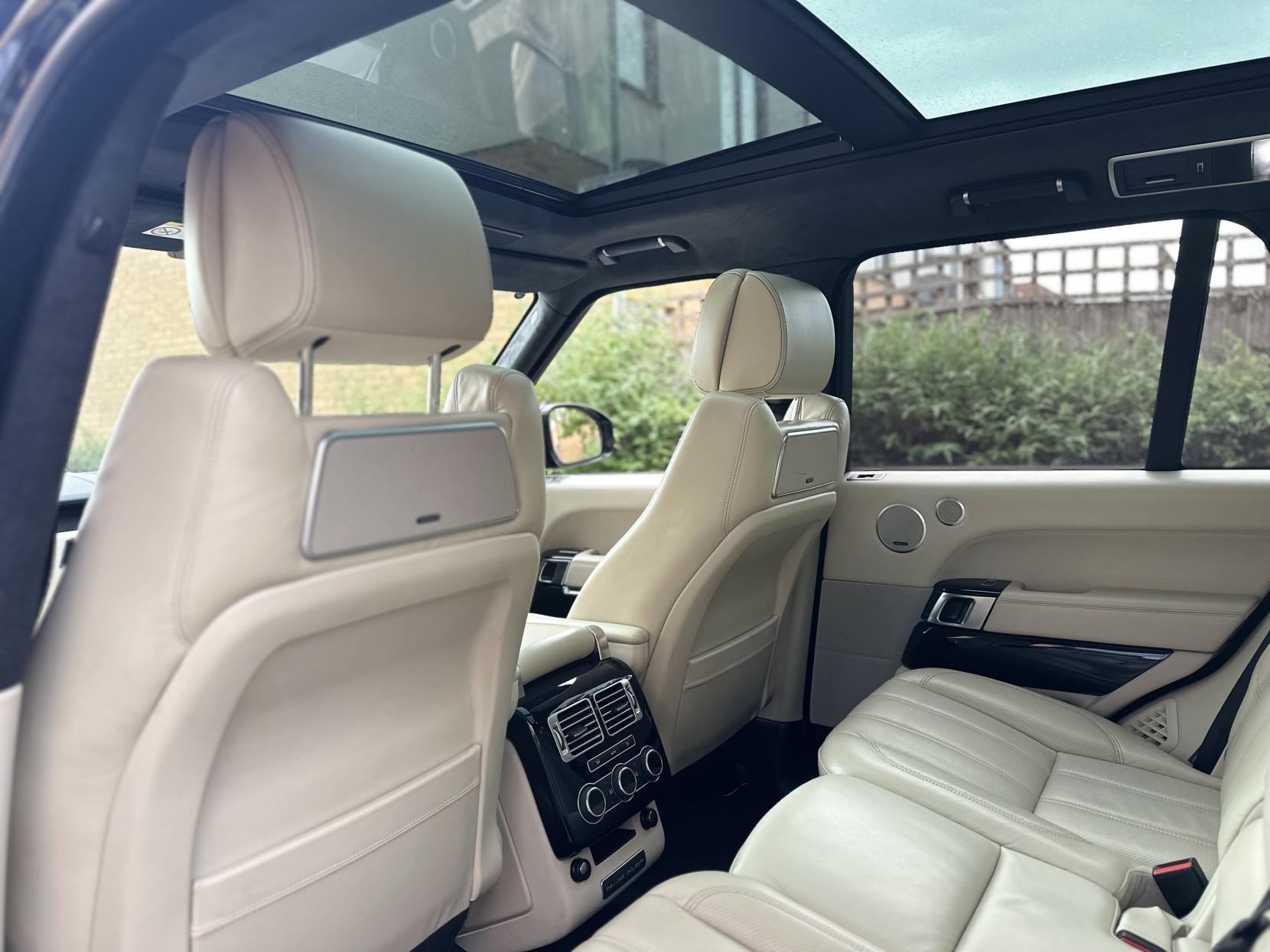 Land Rover Range Rover 4.4 SD V8 Autobiography SUV 5dr Diesel Auto 4WD Euro 5 (339 ps)