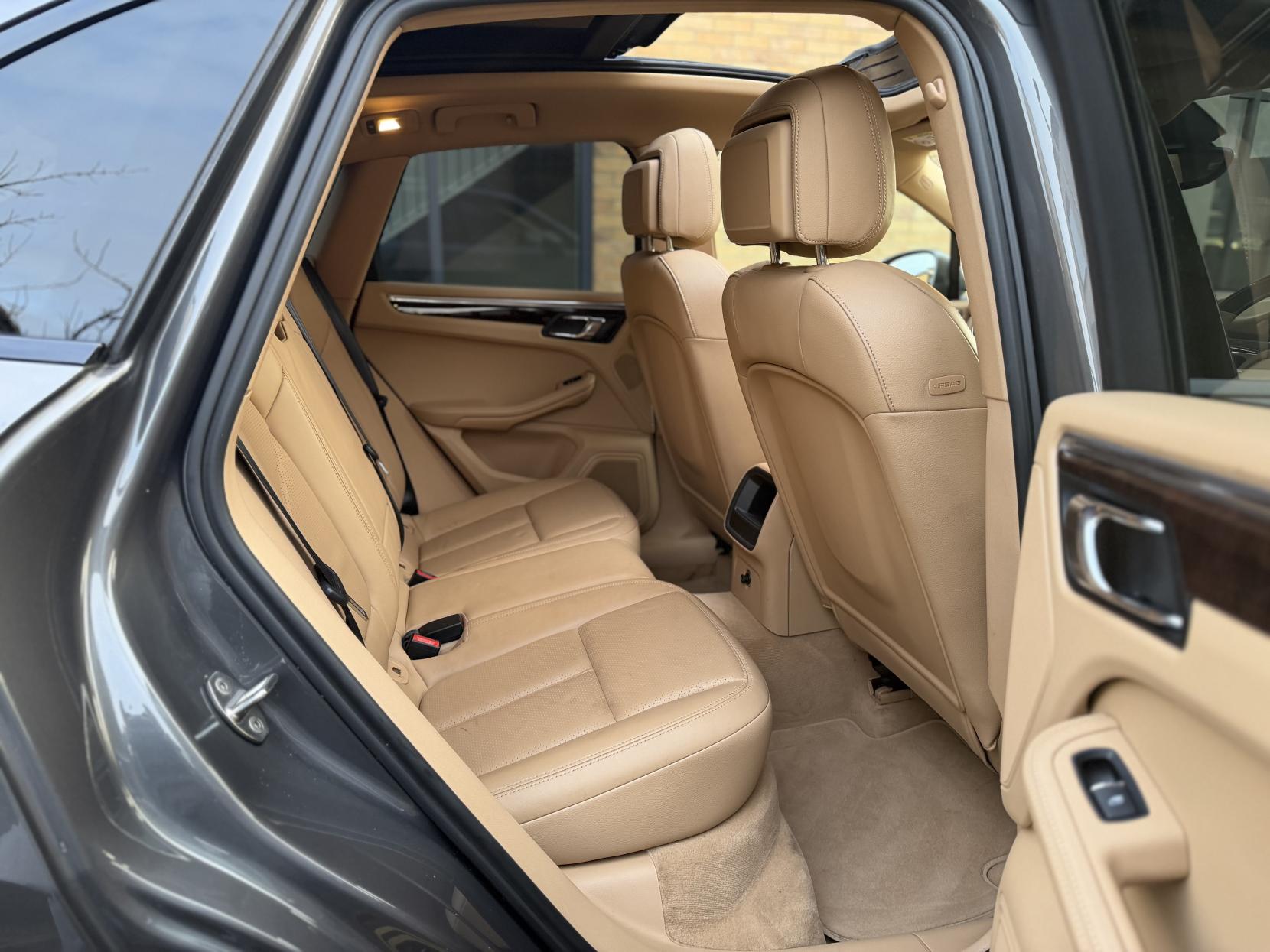 Porsche Macan 3.0 TD V6 S SUV 5dr Diesel PDK 4WD Euro 6 (s/s) (258 ps)