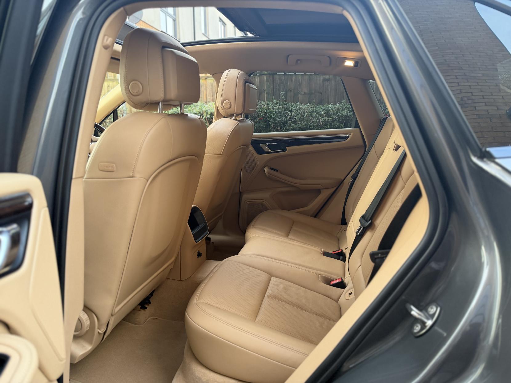 Porsche Macan 3.0 TD V6 S SUV 5dr Diesel PDK 4WD Euro 6 (s/s) (258 ps)