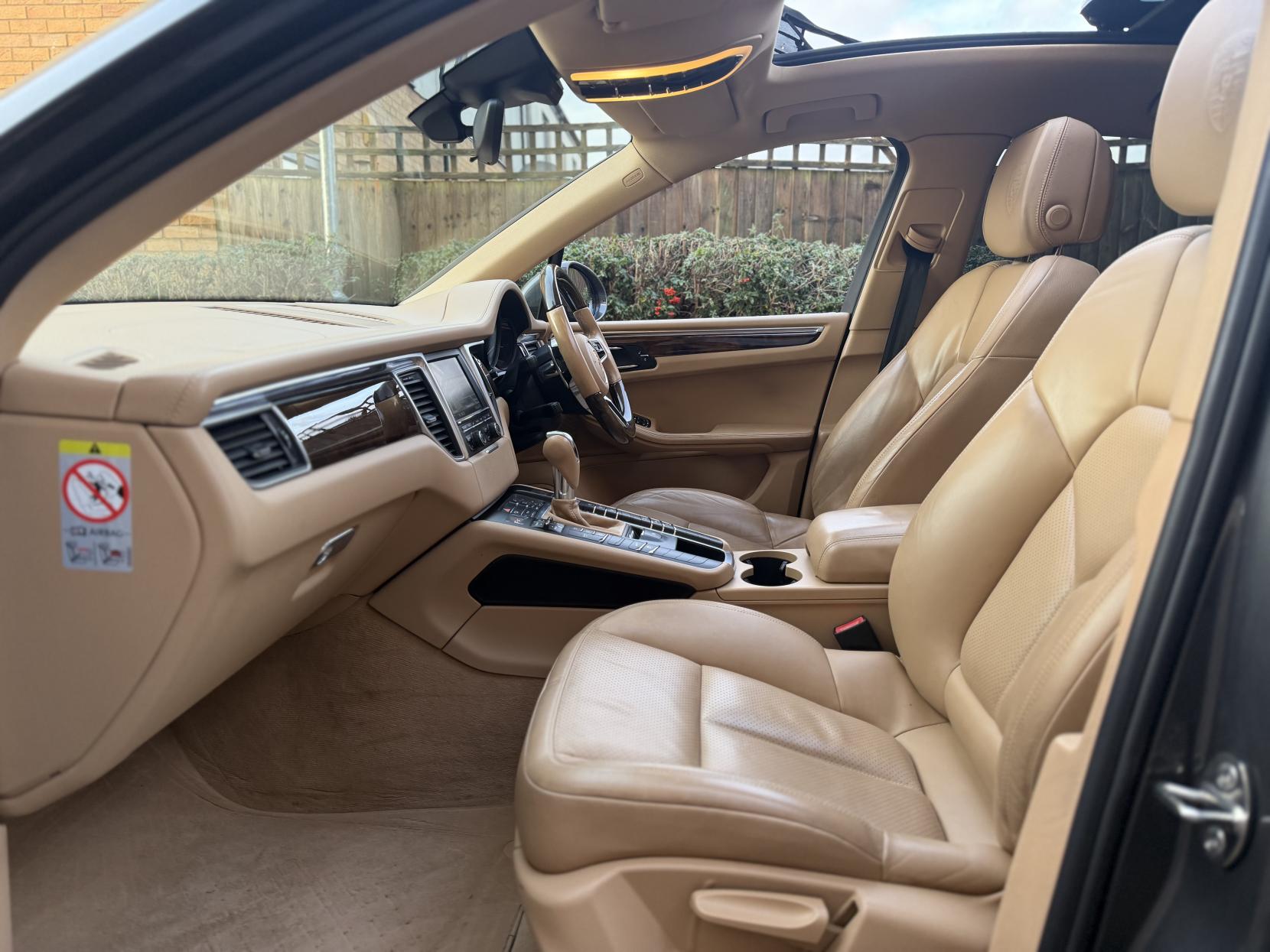 Porsche Macan 3.0 TD V6 S SUV 5dr Diesel PDK 4WD Euro 6 (s/s) (258 ps)