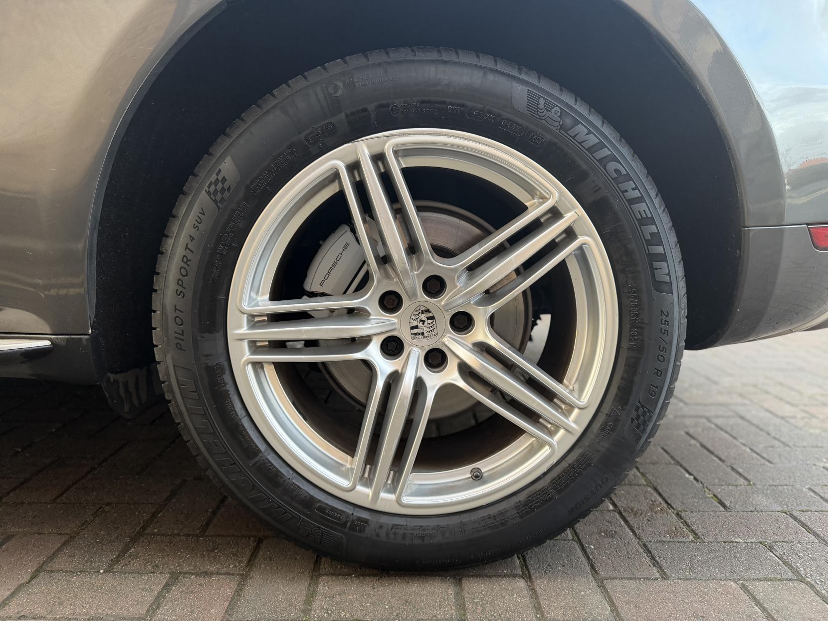 Porsche Macan 3.0 TD V6 S SUV 5dr Diesel PDK 4WD Euro 6 (s/s) (258 ps)