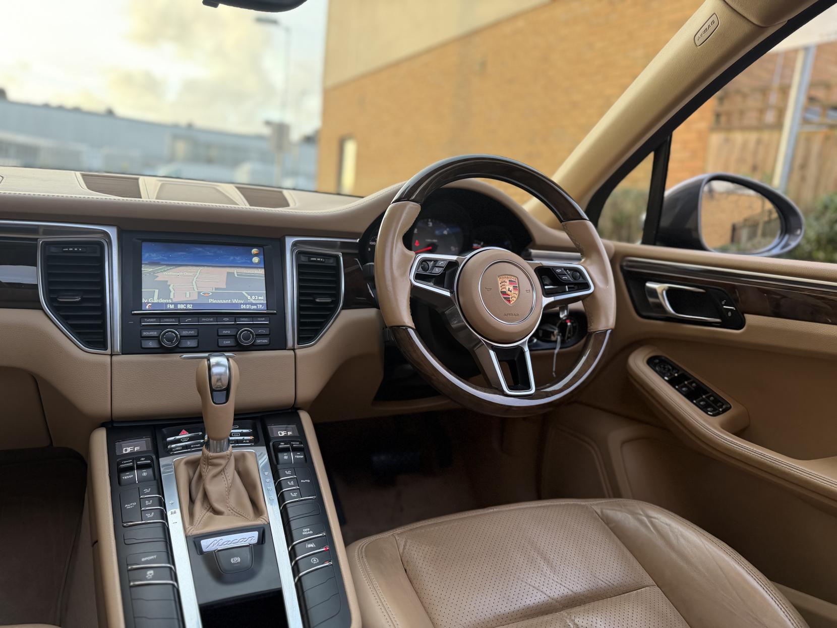 Porsche Macan 3.0 TD V6 S SUV 5dr Diesel PDK 4WD Euro 6 (s/s) (258 ps)