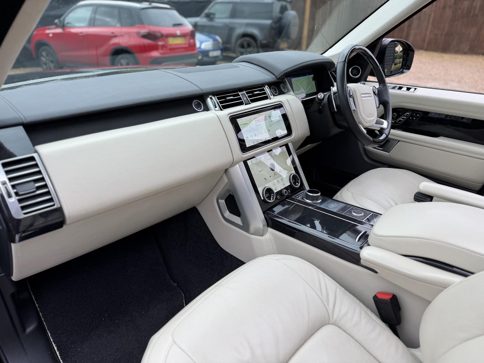 Land Rover Range Rover 5.0 P525 V8 GPF Autobiography SUV 5dr Petrol Auto 4WD Euro 6 (s/s) LWB (525 ps)