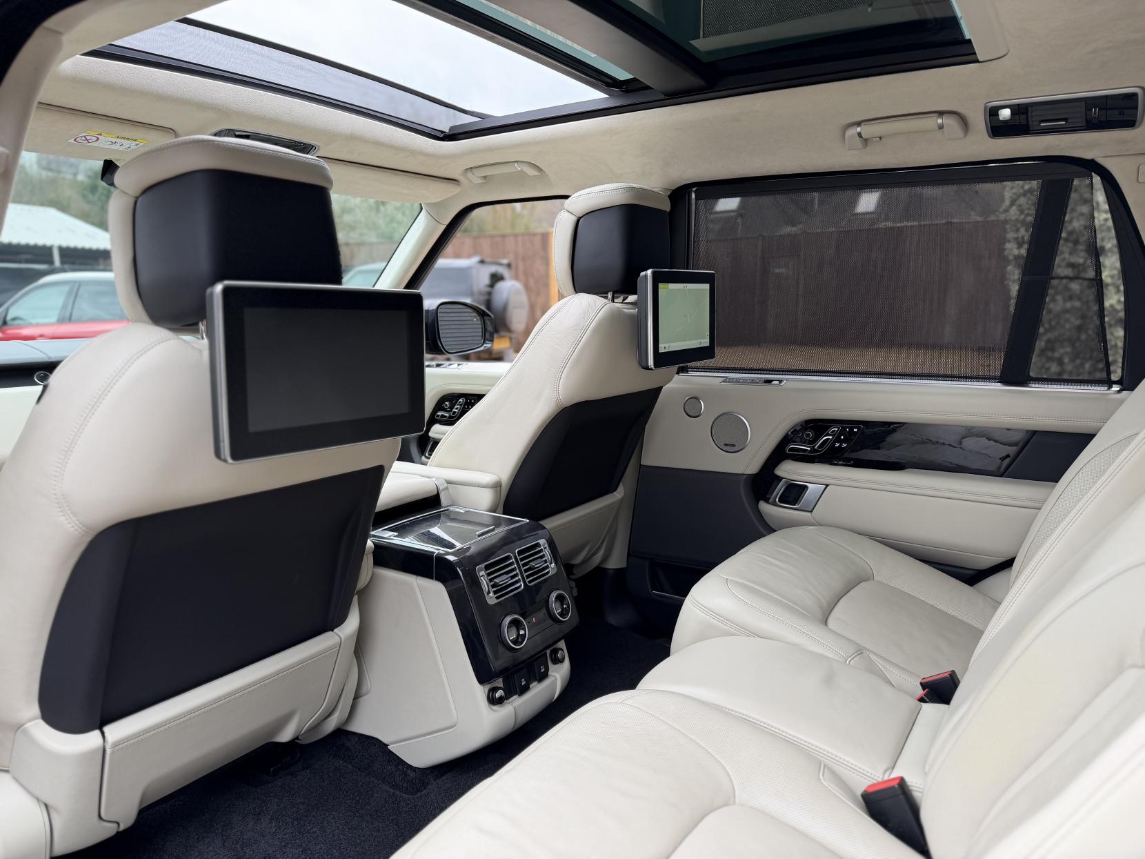 Land Rover Range Rover 5.0 P525 V8 GPF Autobiography SUV 5dr Petrol Auto 4WD Euro 6 (s/s) LWB (525 ps)