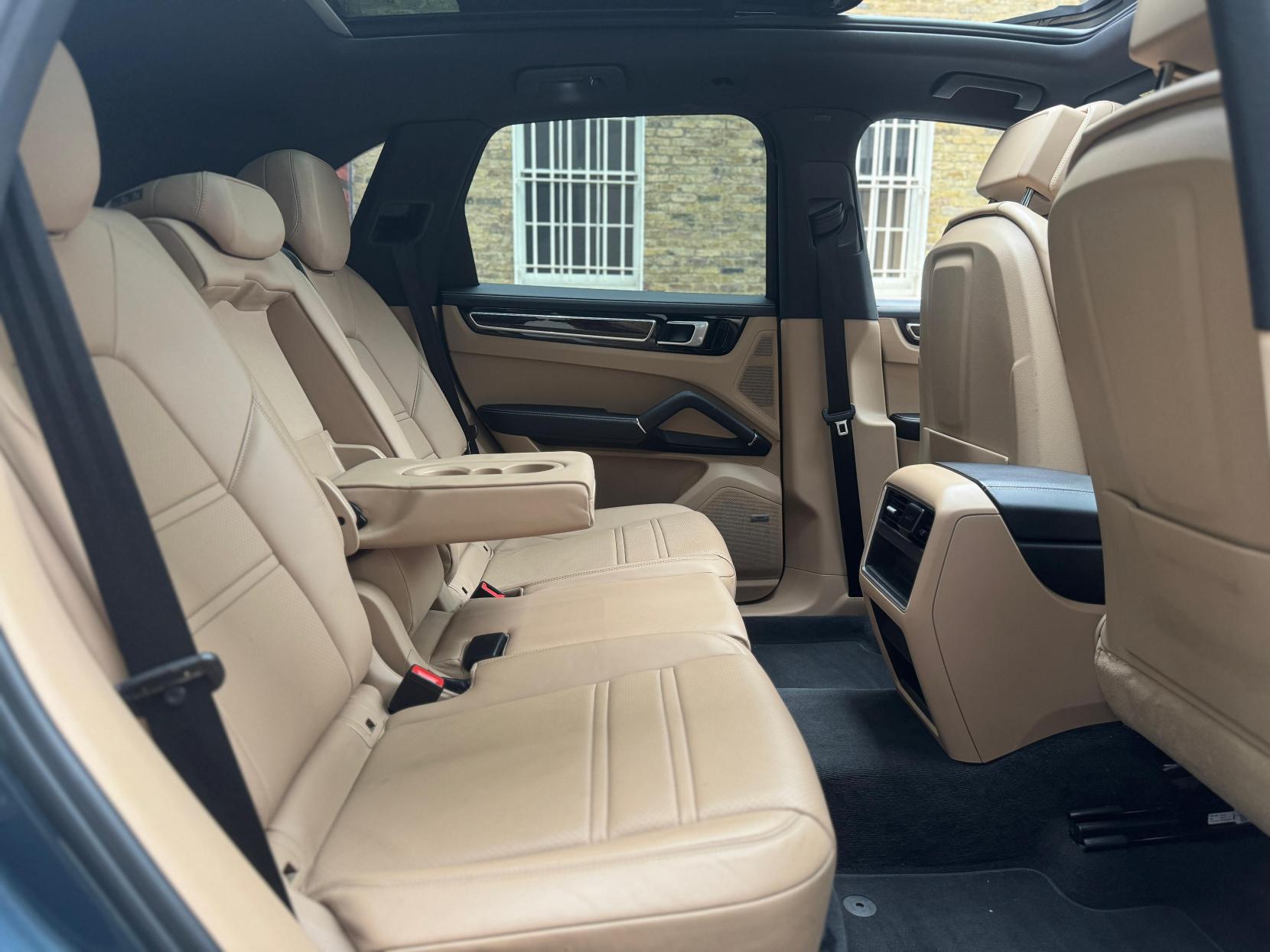 Porsche Cayenne 2.9T V6 S SUV 5dr Petrol TiptronicS 4WD Euro 6 (s/s) (440 ps)