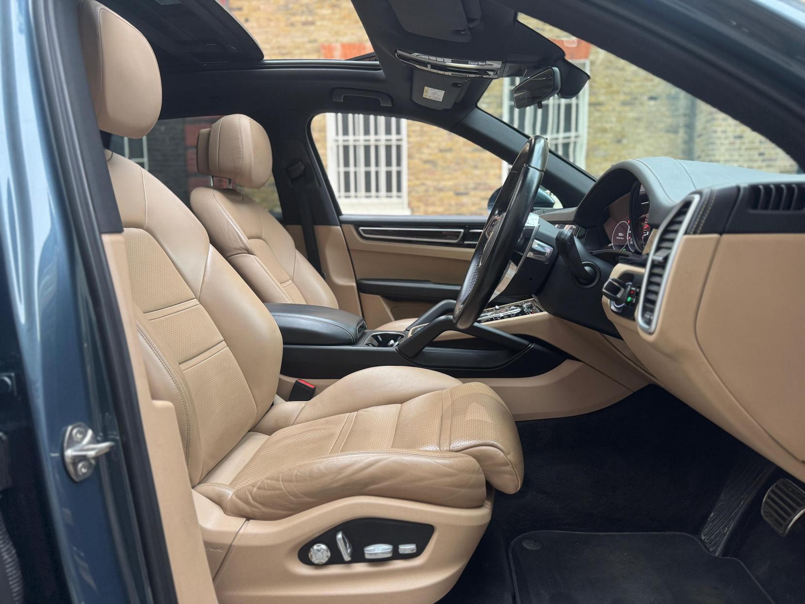 Porsche Cayenne 2.9T V6 S SUV 5dr Petrol TiptronicS 4WD Euro 6 (s/s) (440 ps)
