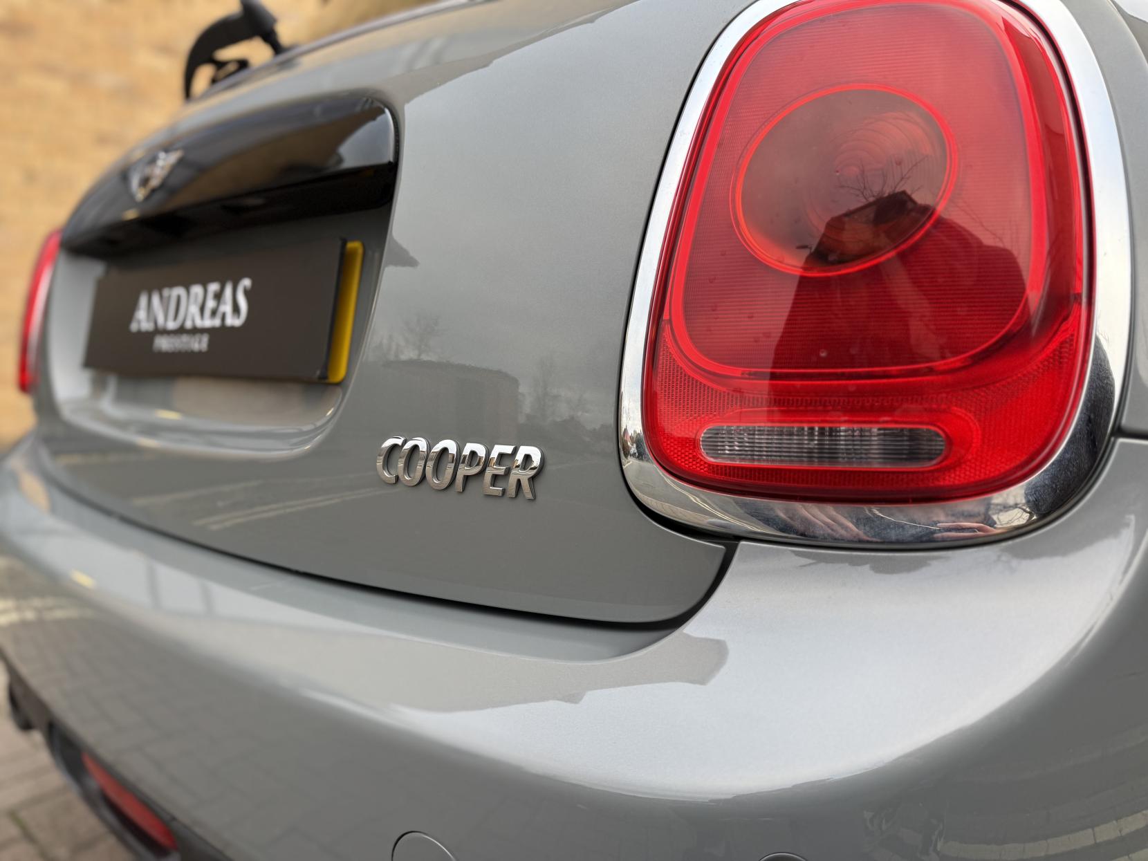 MINI Hatch 1.5 Cooper Hatchback 5dr Petrol Auto Euro 6 (s/s) (136 ps)