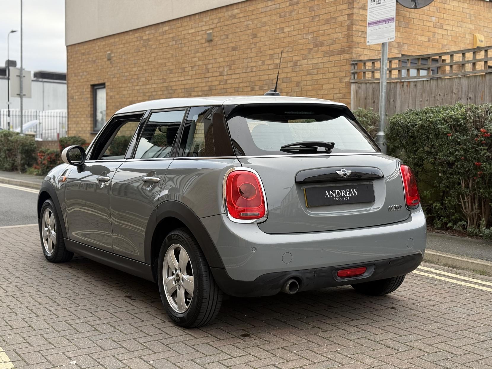 MINI Hatch 1.5 Cooper Hatchback 5dr Petrol Auto Euro 6 (s/s) (136 ps)