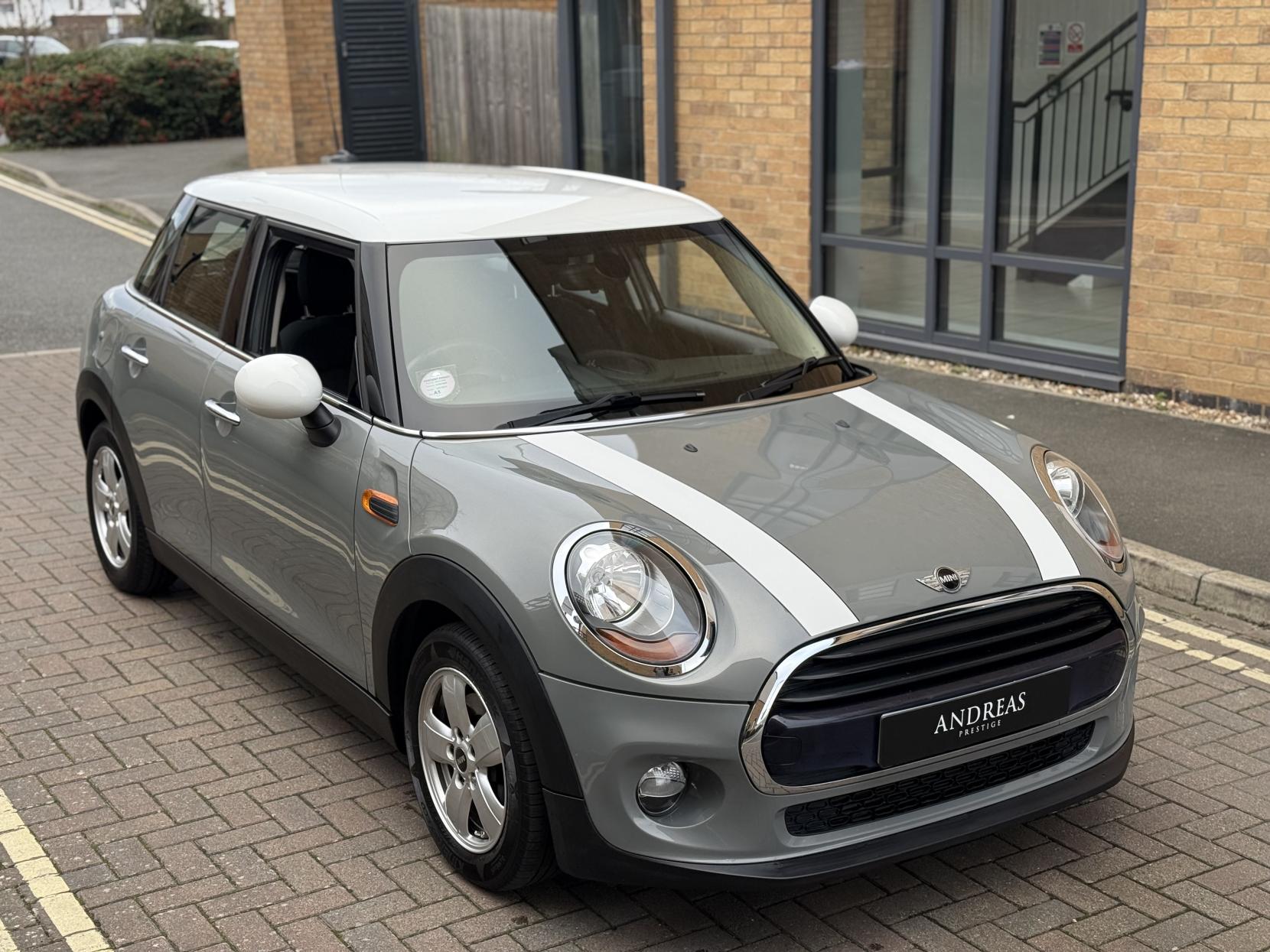 MINI Hatch 1.5 Cooper Hatchback 5dr Petrol Auto Euro 6 (s/s) (136 ps)