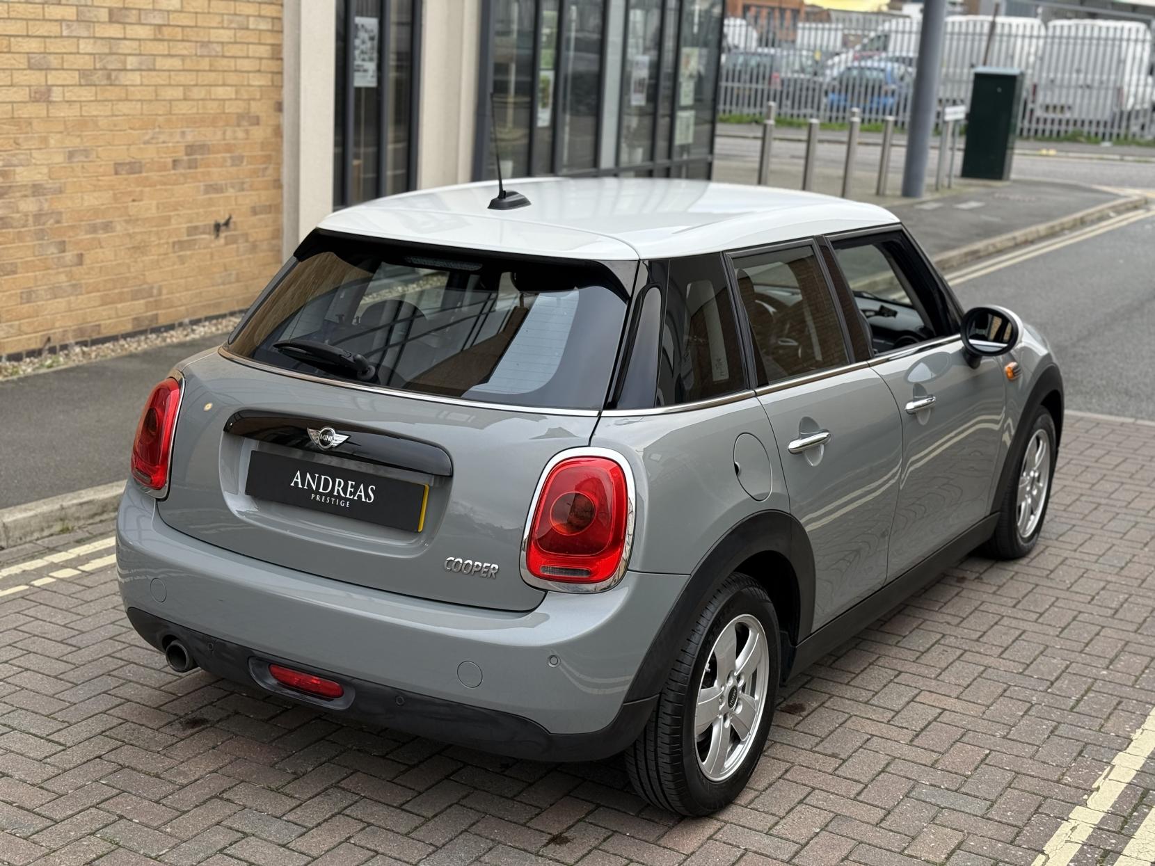 MINI Hatch 1.5 Cooper Hatchback 5dr Petrol Auto Euro 6 (s/s) (136 ps)
