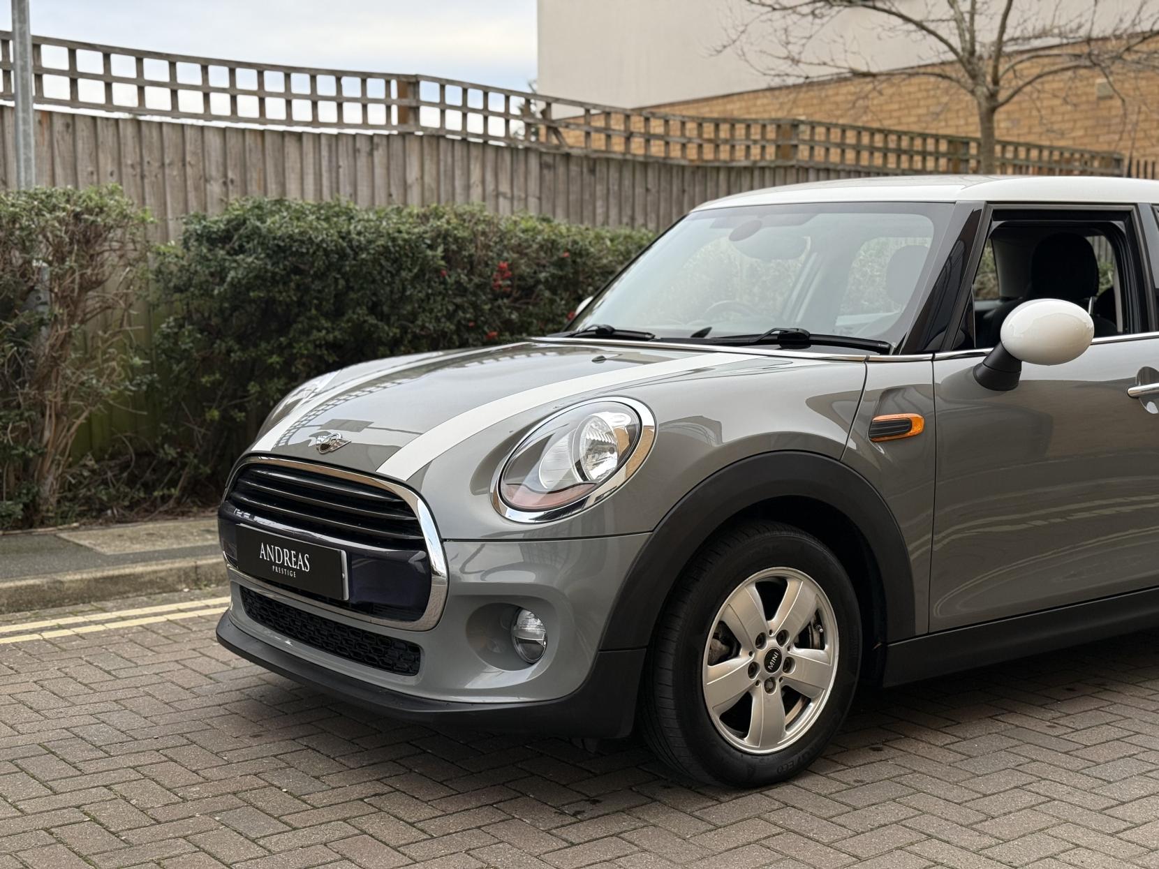 MINI Hatch 1.5 Cooper Hatchback 5dr Petrol Auto Euro 6 (s/s) (136 ps)