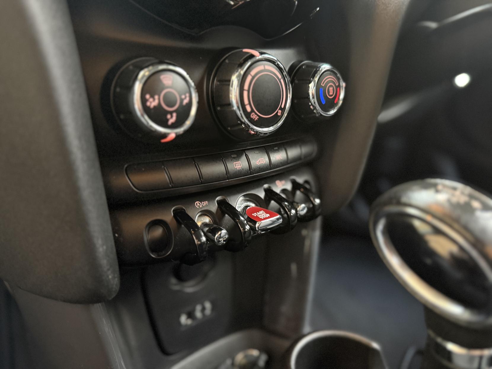 MINI Hatch 1.5 Cooper Hatchback 5dr Petrol Auto Euro 6 (s/s) (136 ps)