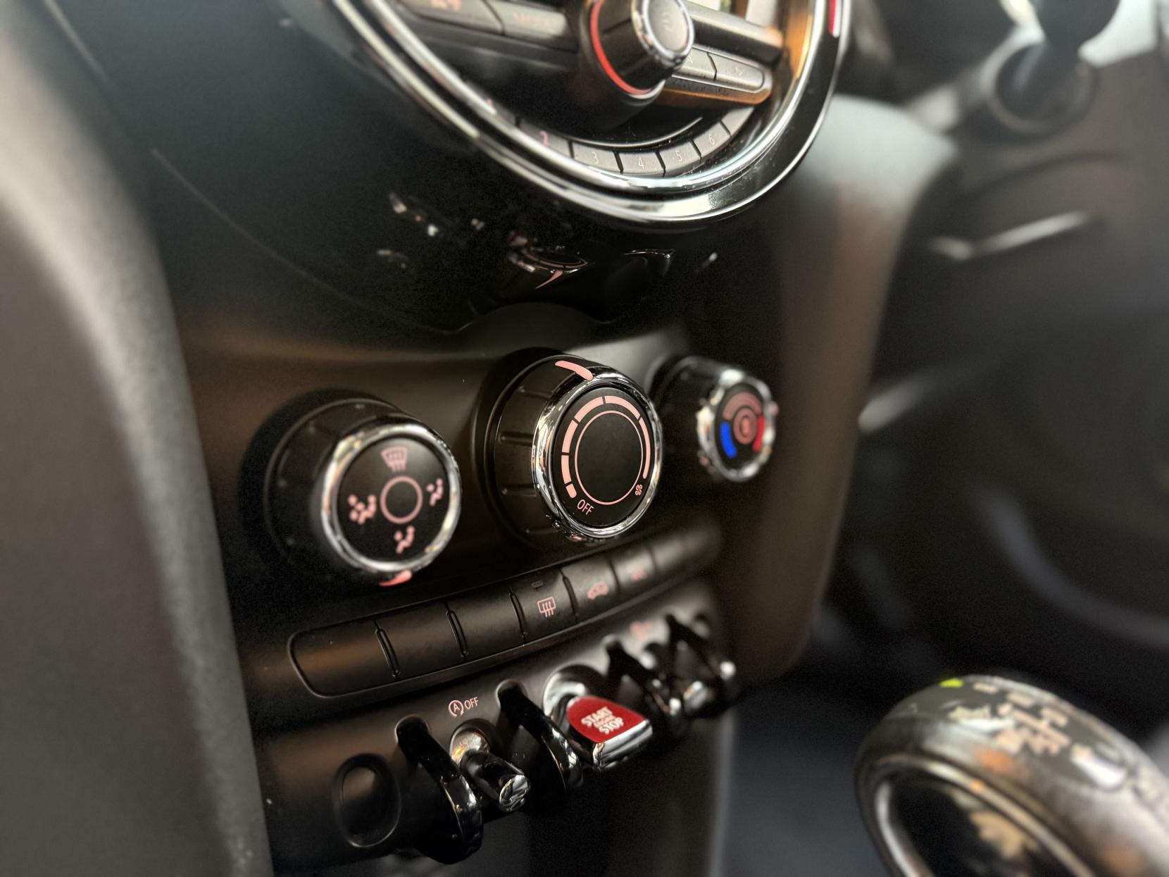 MINI Hatch 1.5 Cooper Hatchback 5dr Petrol Auto Euro 6 (s/s) (136 ps)