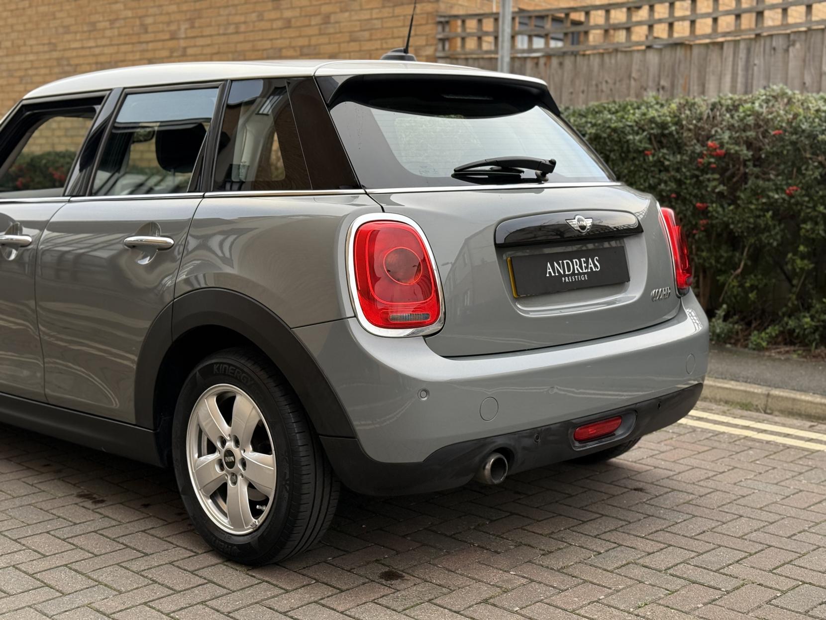 MINI Hatch 1.5 Cooper Hatchback 5dr Petrol Auto Euro 6 (s/s) (136 ps)
