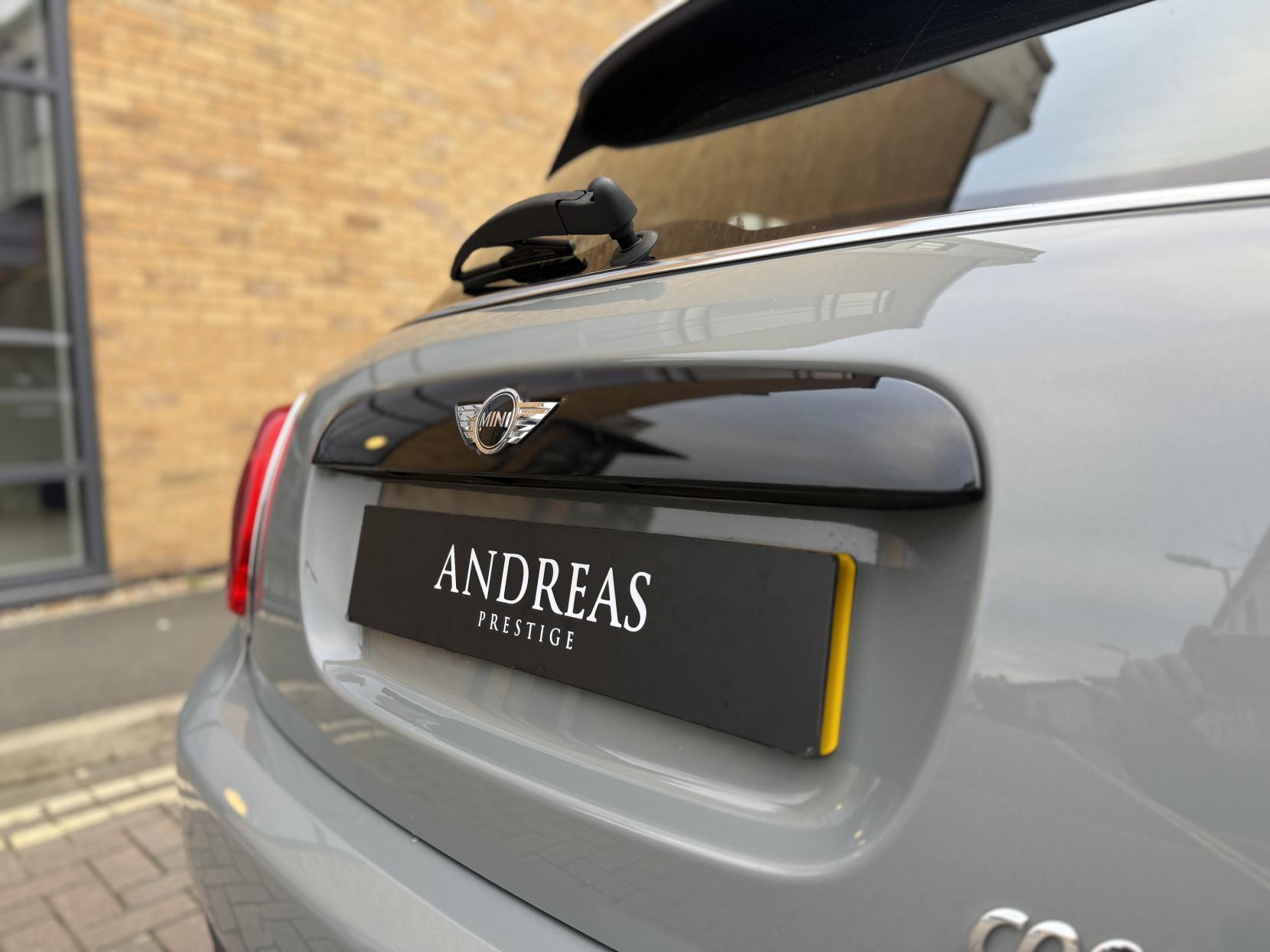 MINI Hatch 1.5 Cooper Hatchback 5dr Petrol Auto Euro 6 (s/s) (136 ps)