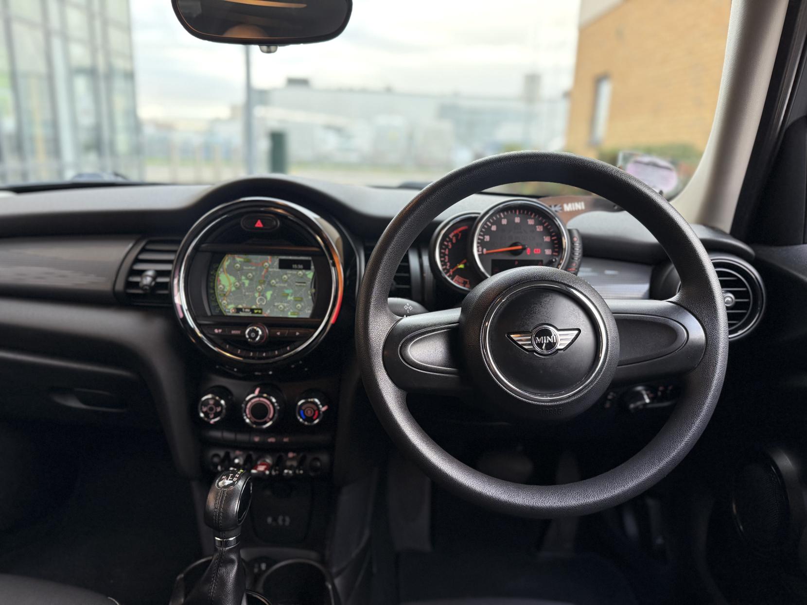 MINI Hatch 1.5 Cooper Hatchback 5dr Petrol Auto Euro 6 (s/s) (136 ps)