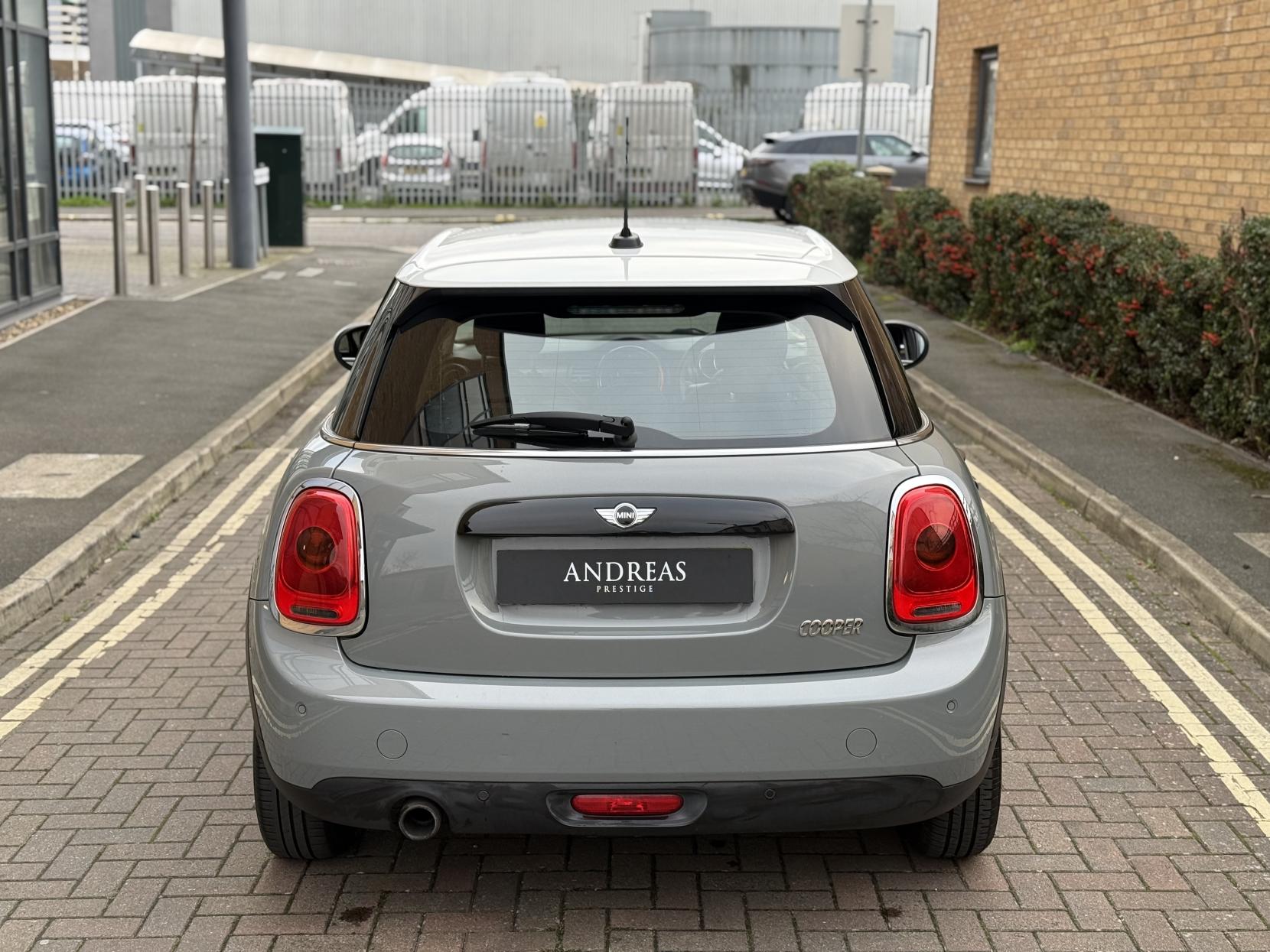 MINI Hatch 1.5 Cooper Hatchback 5dr Petrol Auto Euro 6 (s/s) (136 ps)