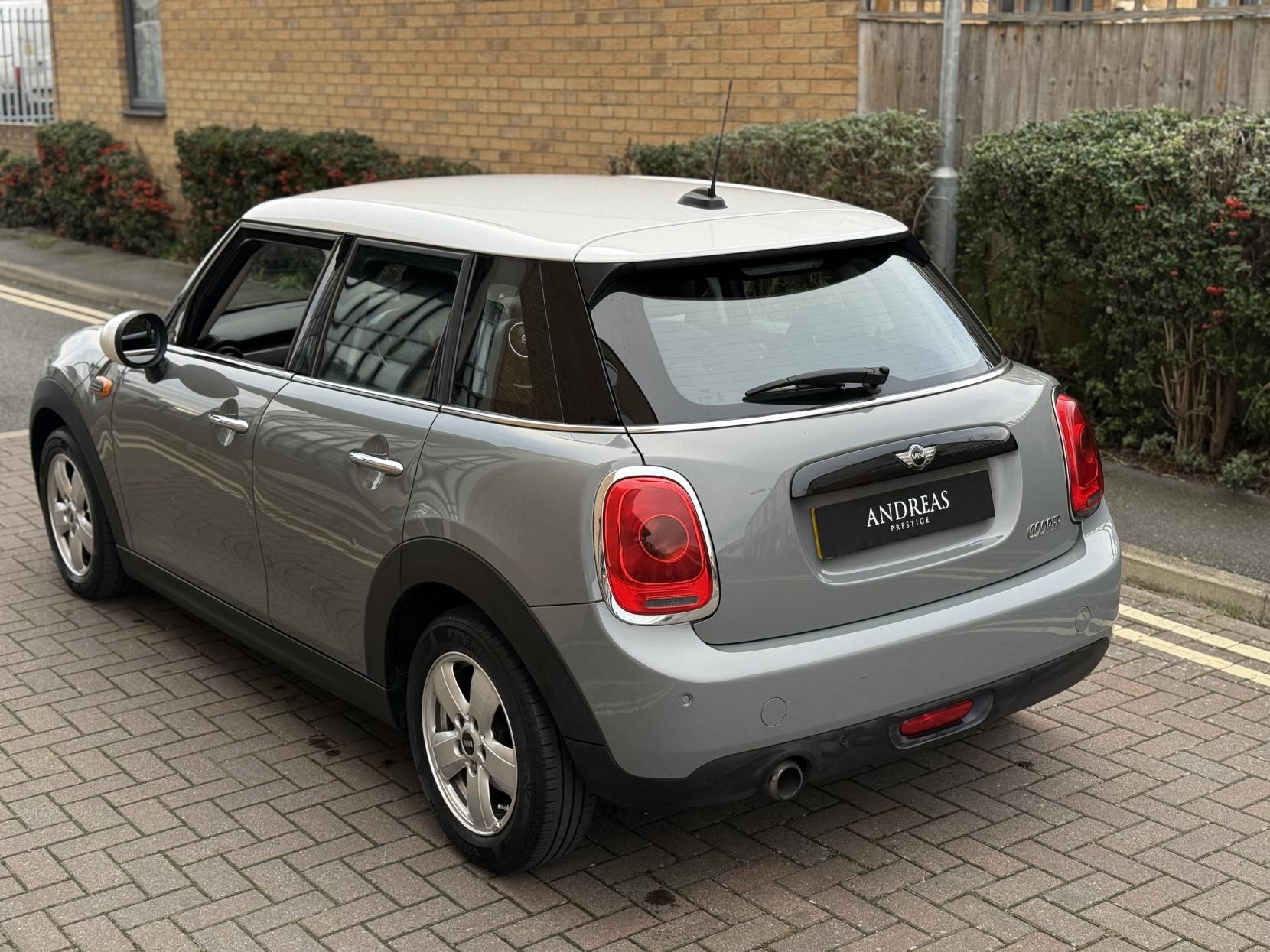 MINI Hatch 1.5 Cooper Hatchback 5dr Petrol Auto Euro 6 (s/s) (136 ps)
