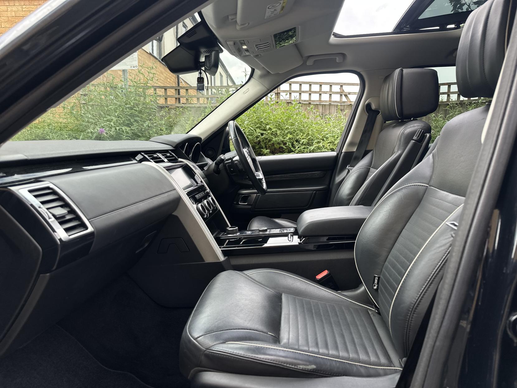 Land Rover Discovery 3.0 TD V6 HSE Luxury SUV 5dr Diesel Auto 4WD Euro 6 (s/s) (258 ps)