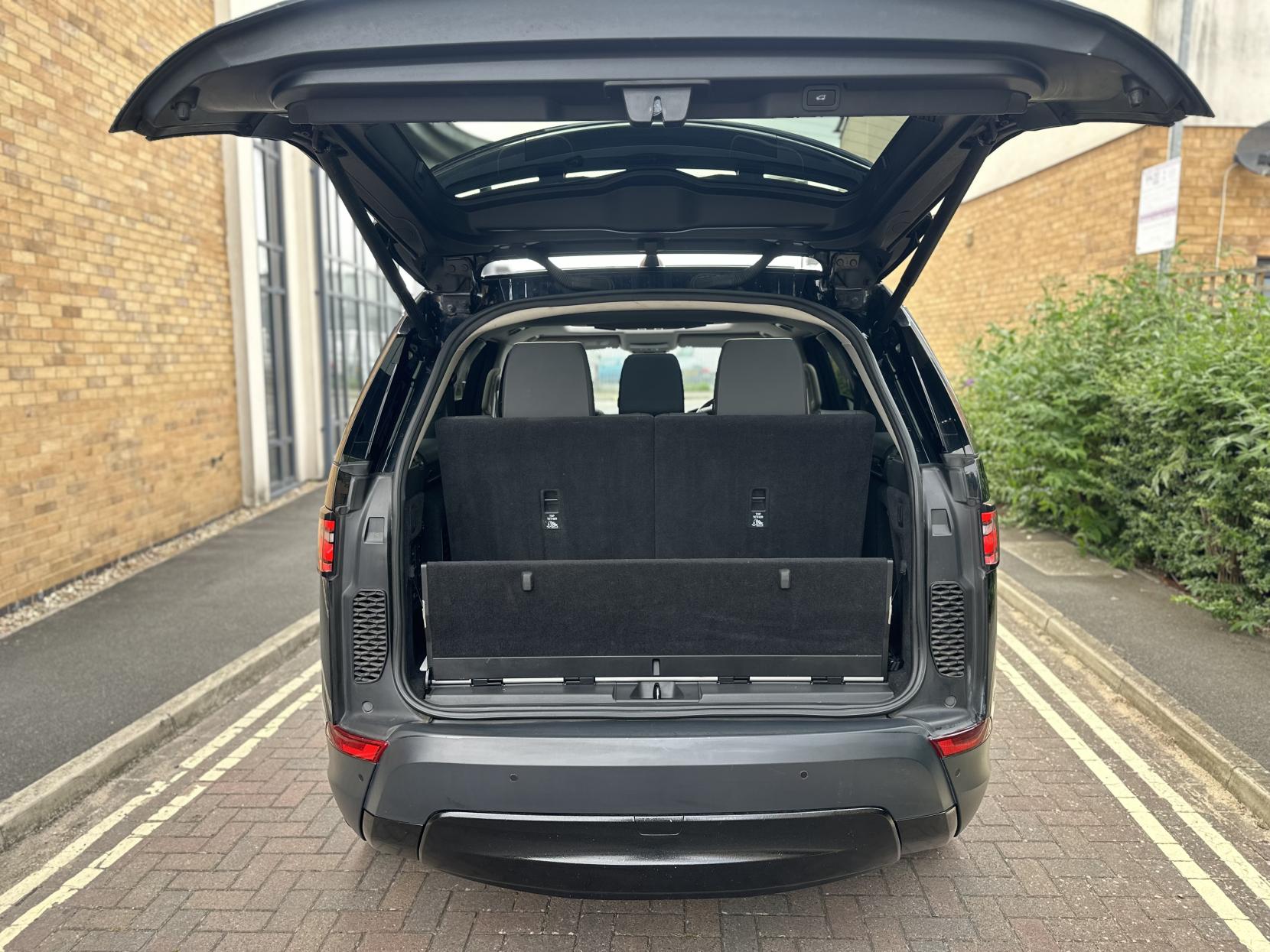 Land Rover Discovery 3.0 TD V6 HSE Luxury SUV 5dr Diesel Auto 4WD Euro 6 (s/s) (258 ps)