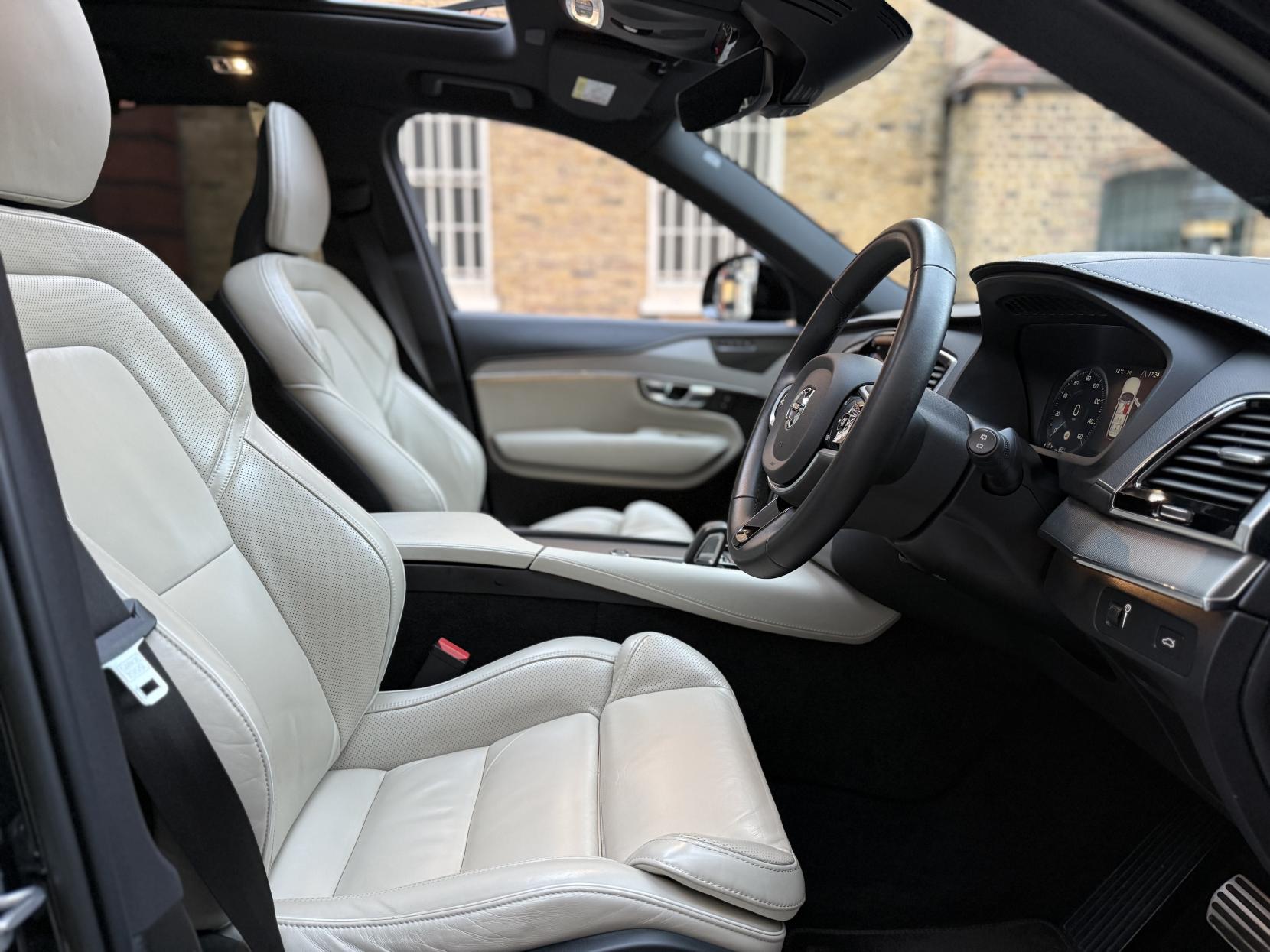 Volvo XC90 2.0 B5 MHEV R-Design Pro SUV 5dr Petrol Hybrid Auto 4WD Euro 6 (s/s) (250 ps)