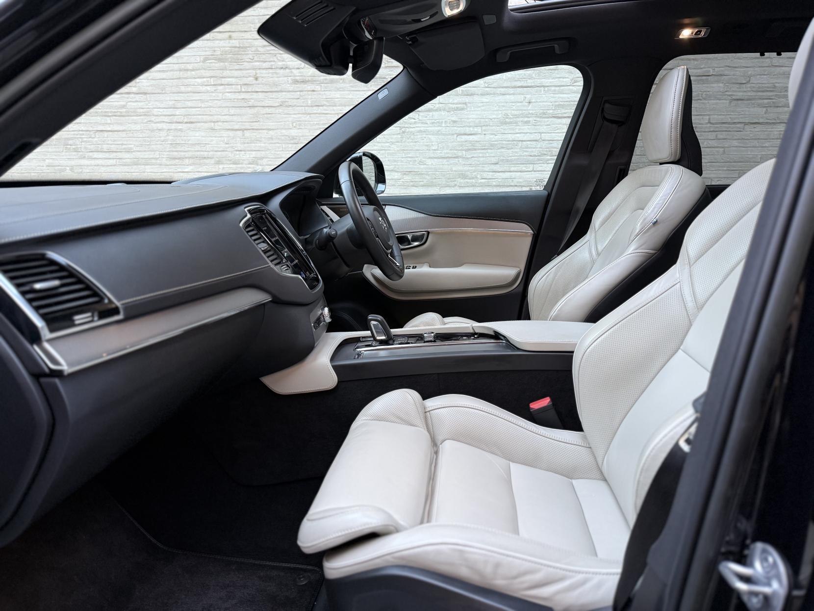 Volvo XC90 2.0 B5 MHEV R-Design Pro SUV 5dr Petrol Hybrid Auto 4WD Euro 6 (s/s) (250 ps)