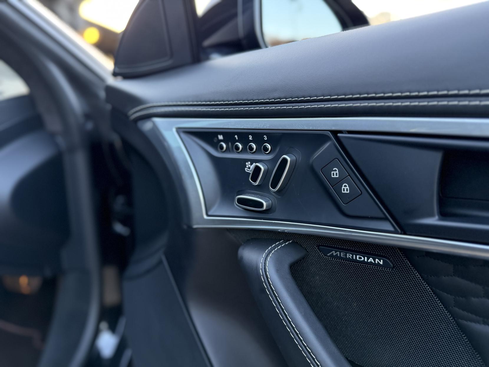 Jaguar F-Type 5.0 V8 R-Dynamic Black Coupe 2dr Petrol Auto Euro 6 (s/s) (450 ps)