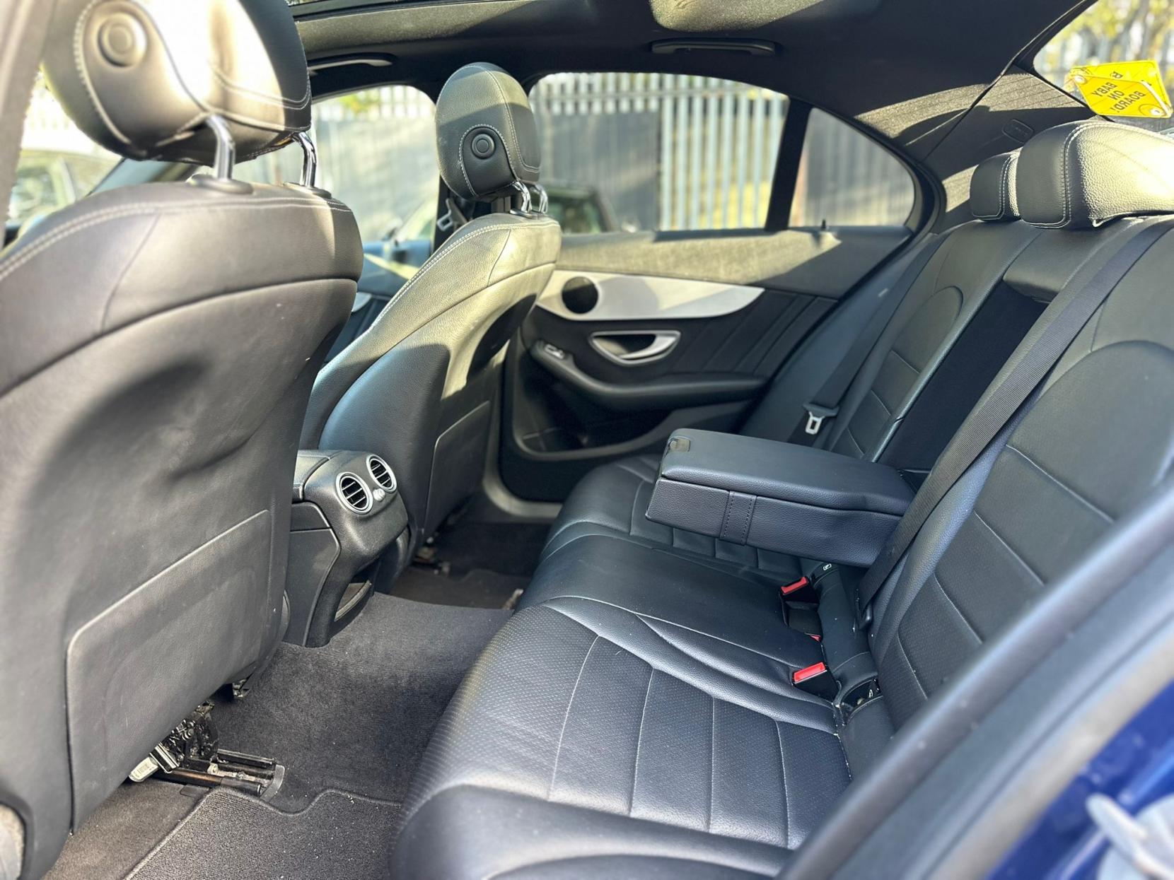 Mercedes-Benz C Class 2.1 C220d AMG Line (Premium) Saloon 4dr Diesel G-Tronic+ Euro 6 (s/s) (170 ps)