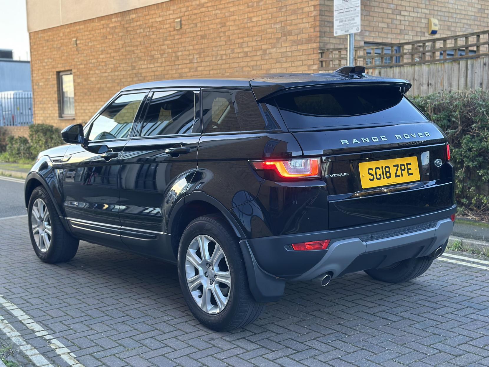 Land Rover Range Rover Evoque 2.0 TD4 SE Tech SUV 5dr Diesel Auto 4WD Euro 6 (s/s) (180 ps)